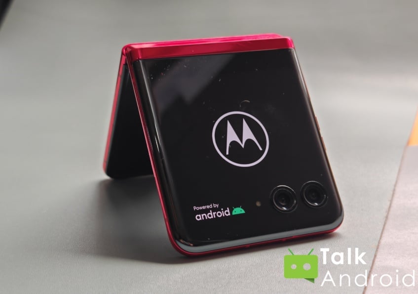 Motorola Releases Early Android 15 Update for Razr+ 2024 5
