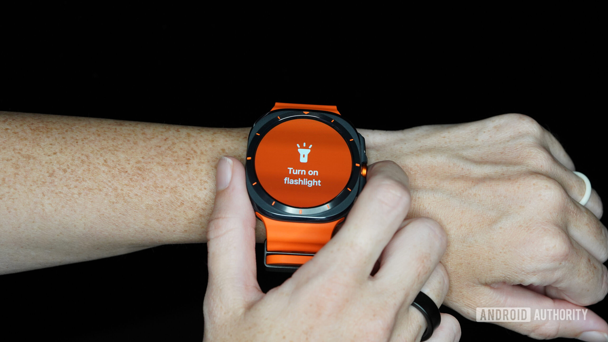 Samsung Galaxy Watch Ultra Action Flashlight A user enables the flashlight on their Samsung Galaxy Watch Ultra.