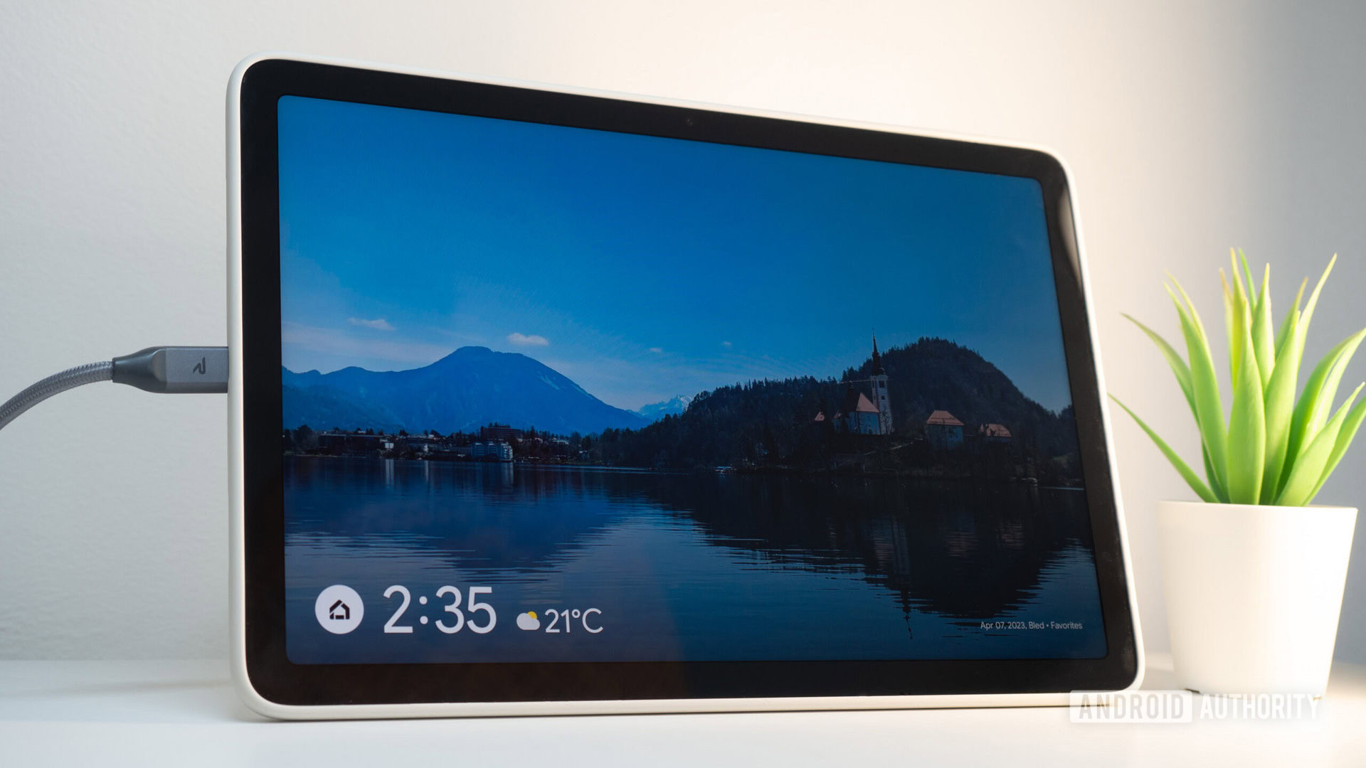 Google Pixel Tablet in hub mode Rita el Khoury Google Pixel Tablet in hub mode Rita el Khoury