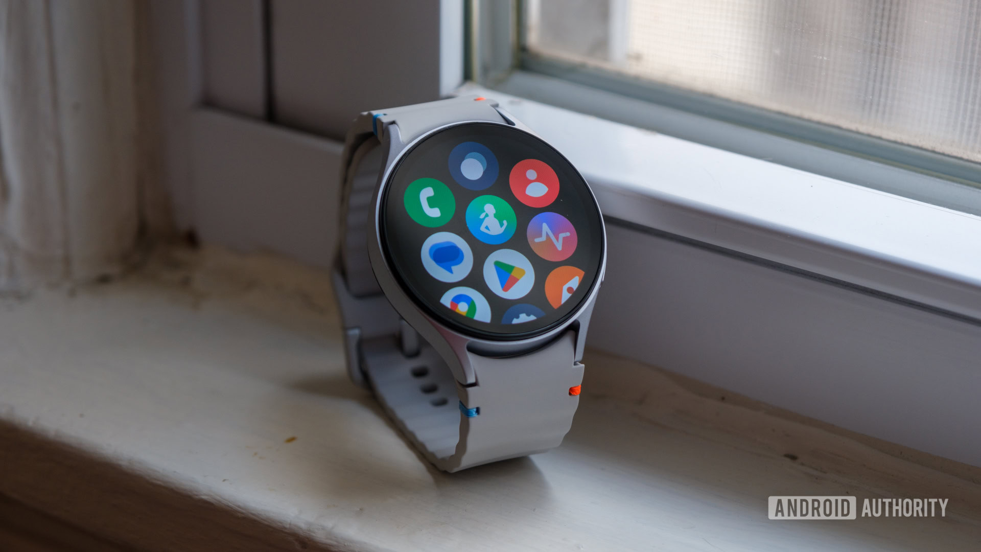 Samsung Galaxy Watch 7 apps A Samsung Galaxy Watch 7 displays its App Library.
