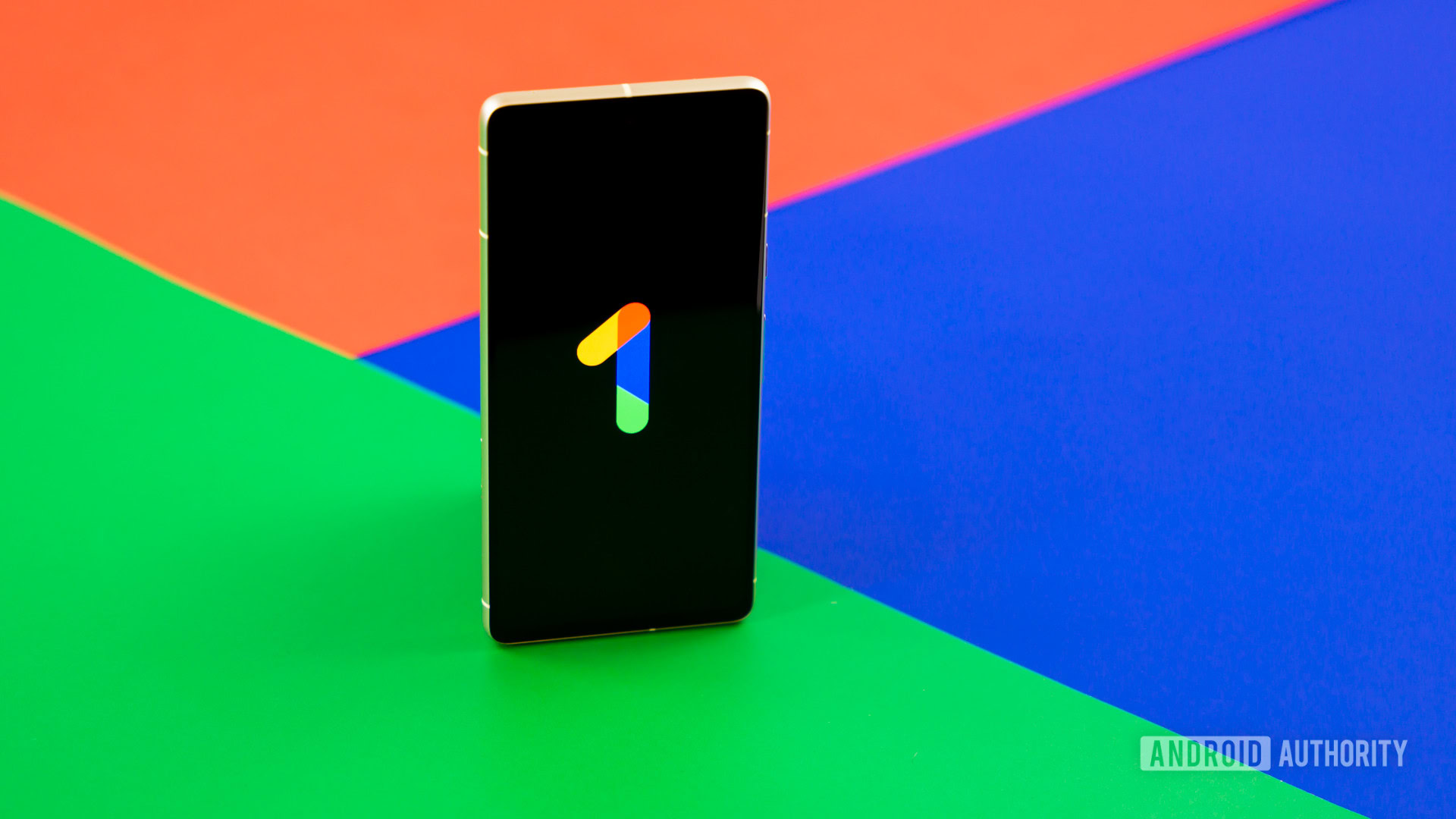 Google One logo on smartphone Stock photo 5 Google One logo on smartphone Stock photo 5