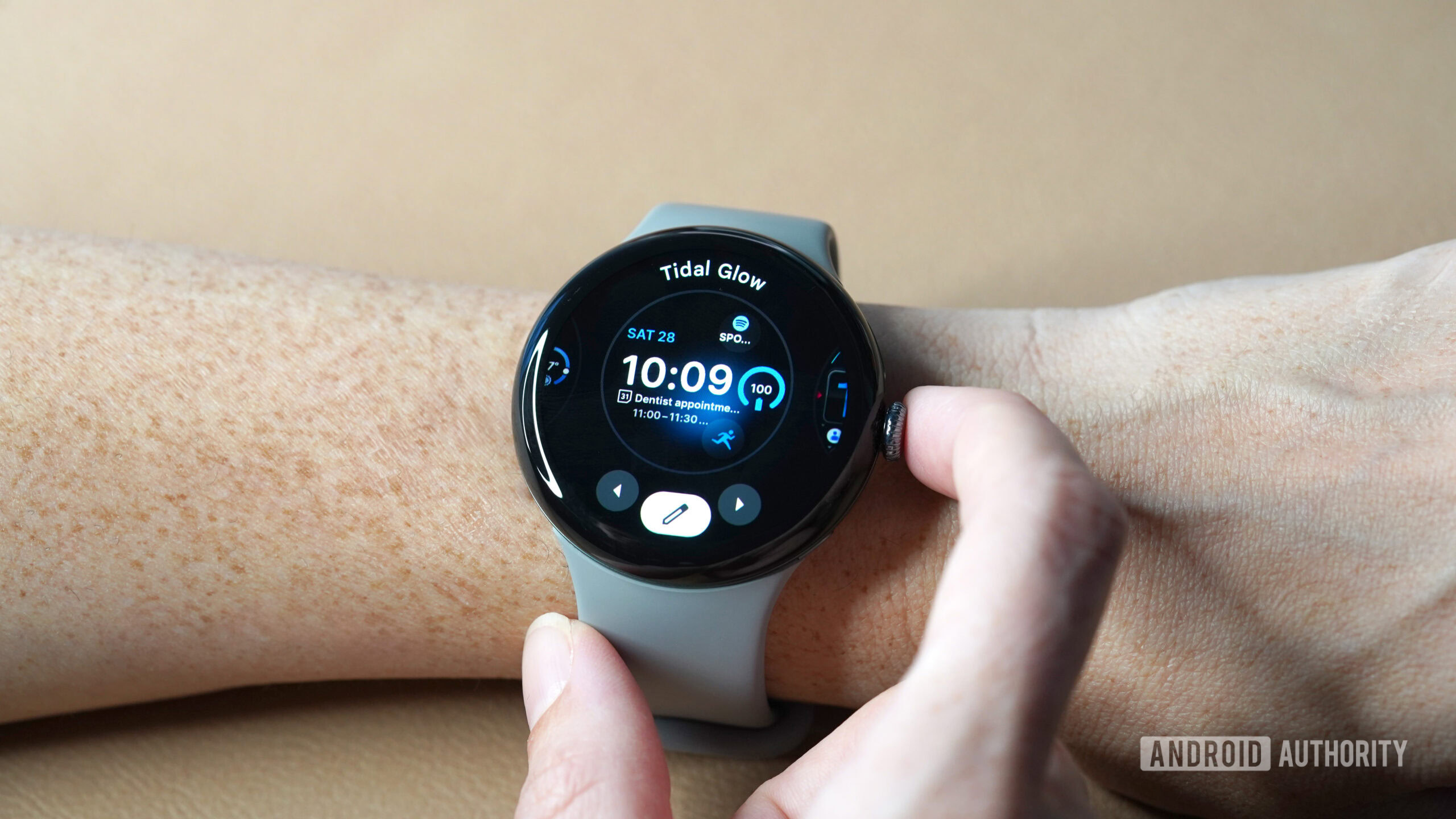 Google Pixel Watch 3 Faces A user scrolls through their watch face options on the Google Pixel Watch 3.