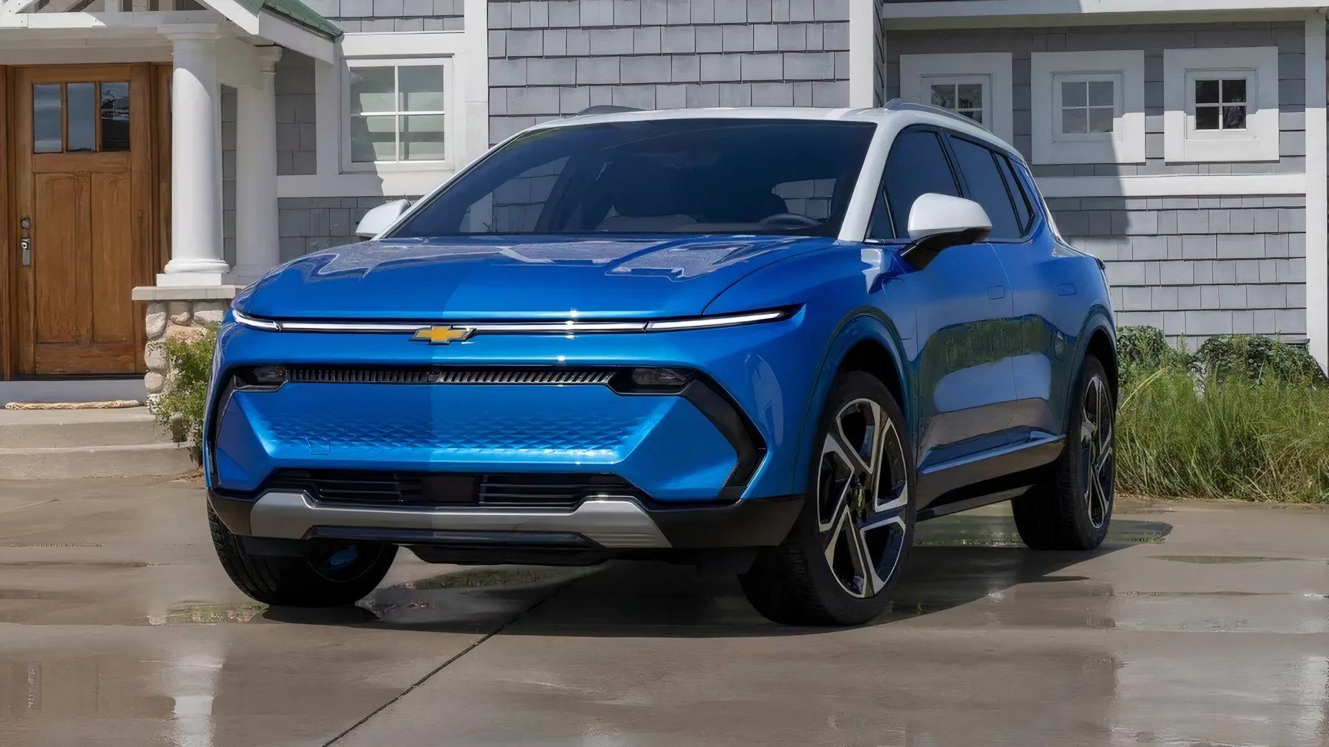 Front 3/4 shot of a 2025 Chevrolet Equinox EV