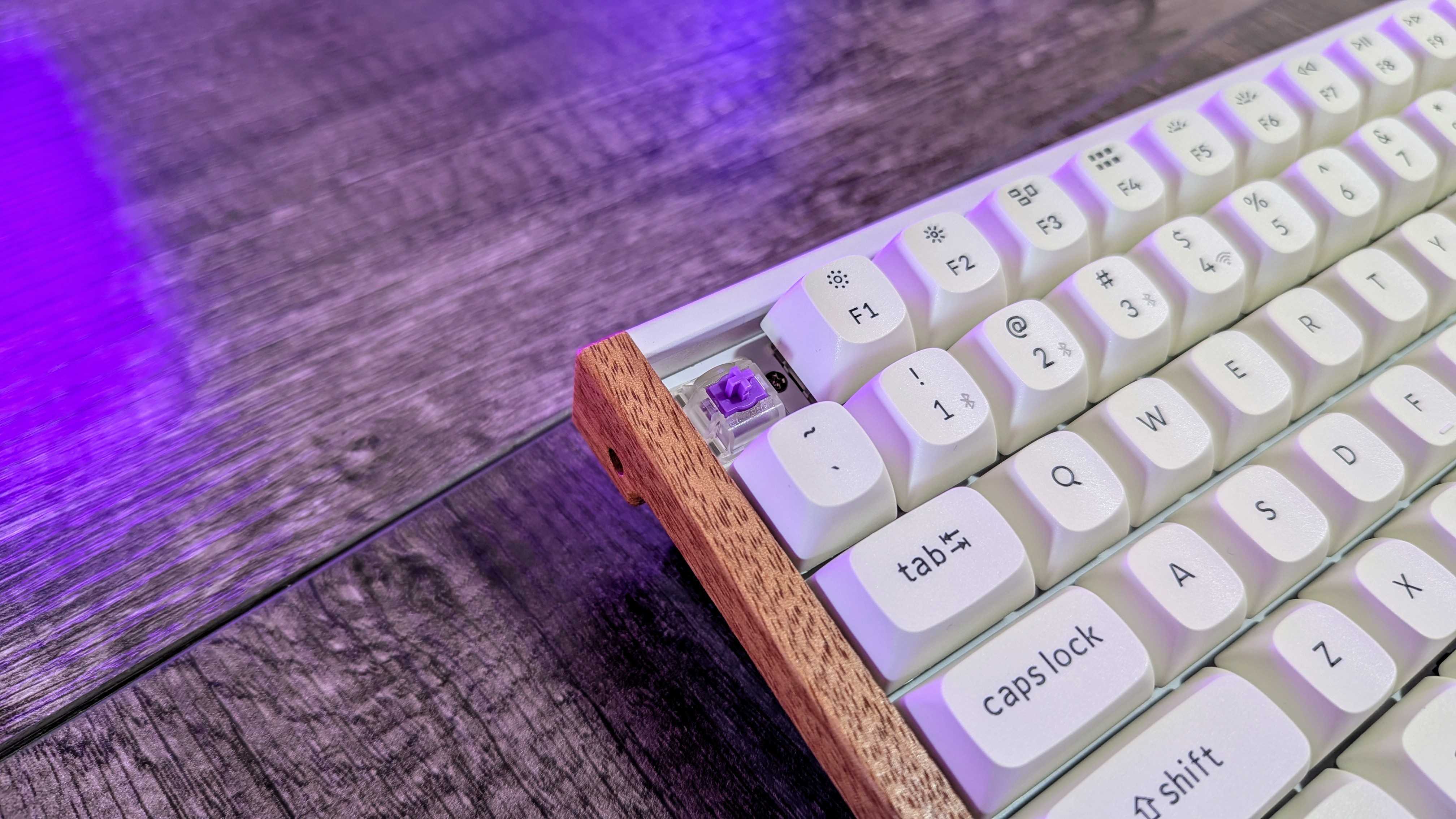 Image of the Keychron K4 HE Special Edition in white.