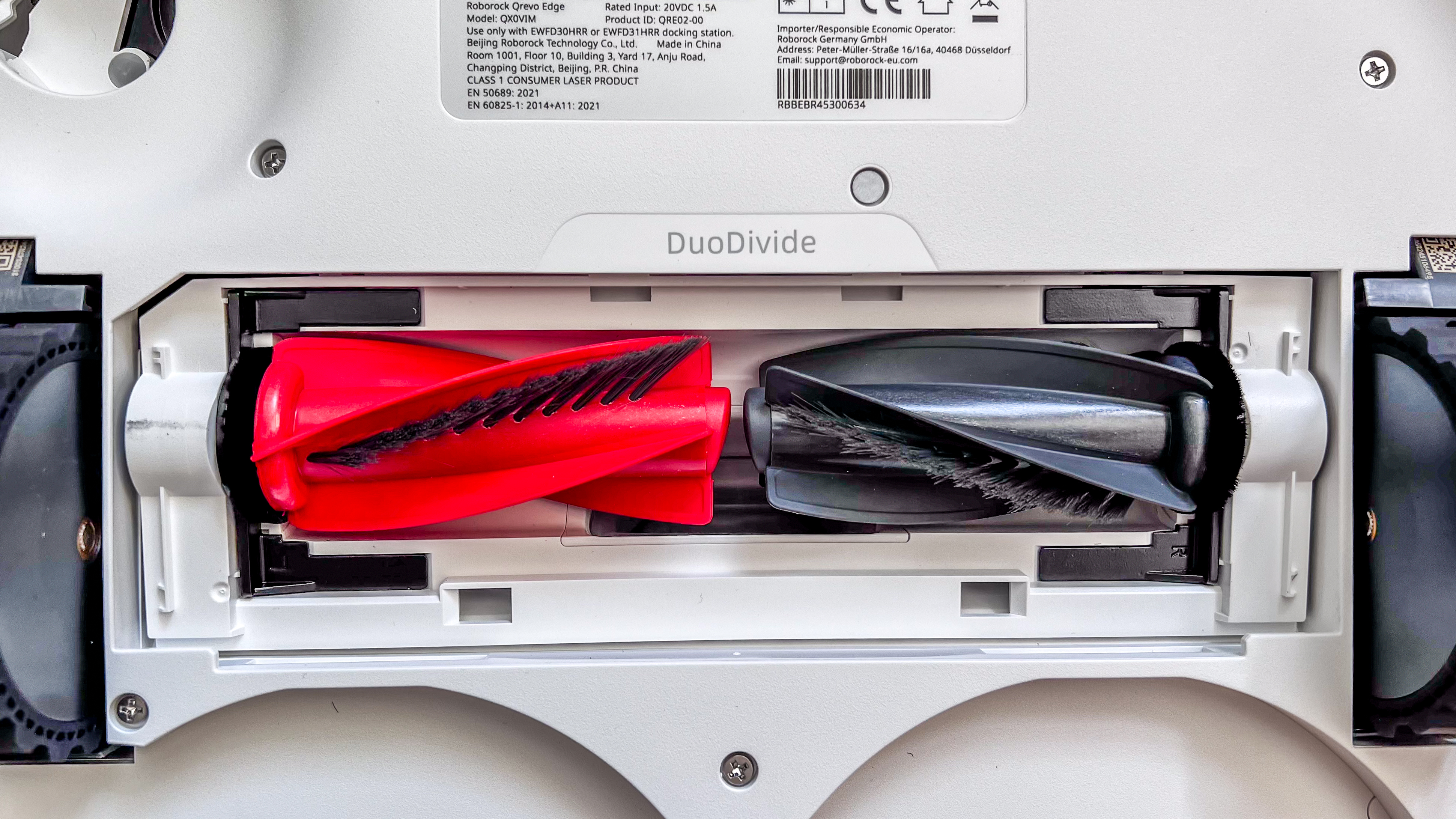 The central brush in the Roborock Qrevo Edge robot