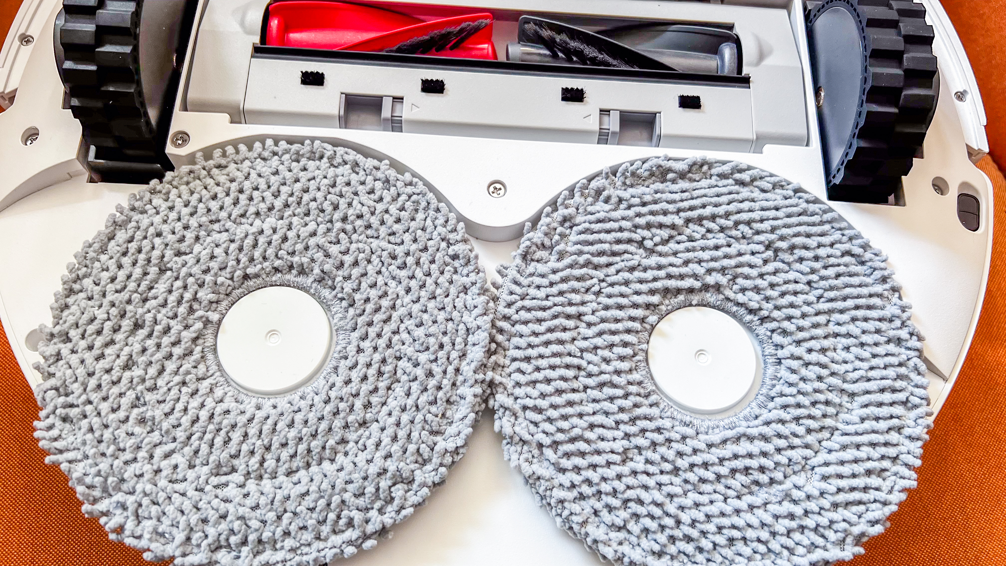Brand new mop pads in the Roborock Qrevo Edge