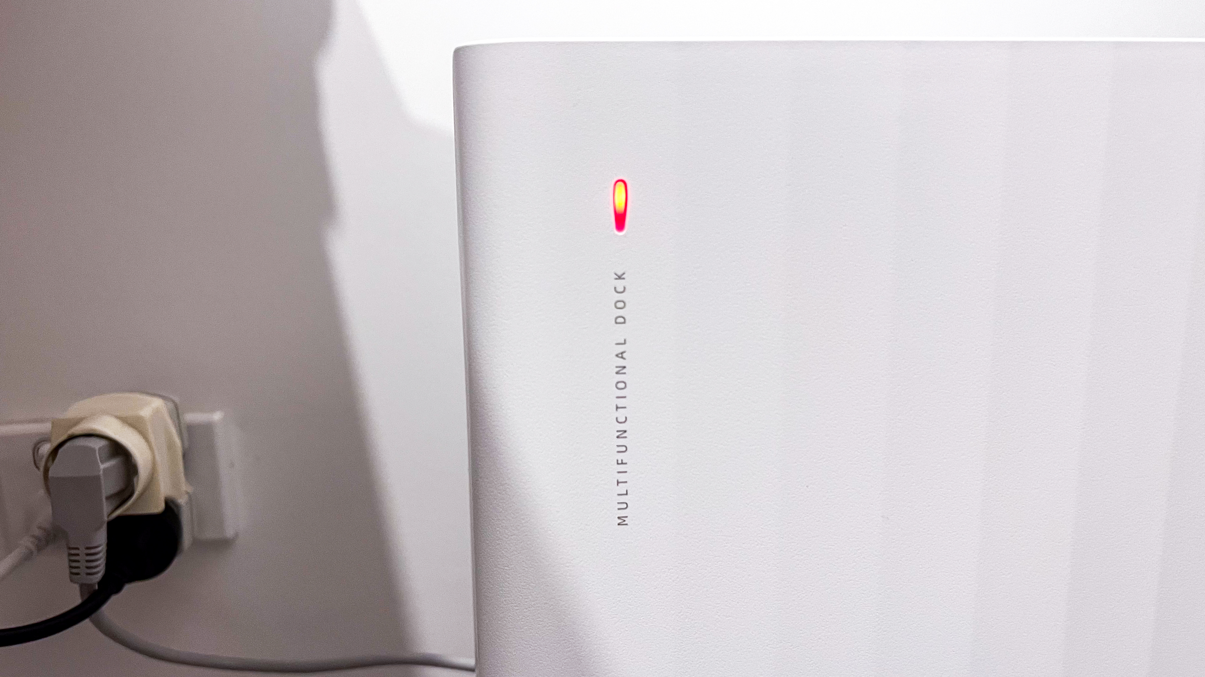 A red indicator light on the Roborock Qrevo Edge dock