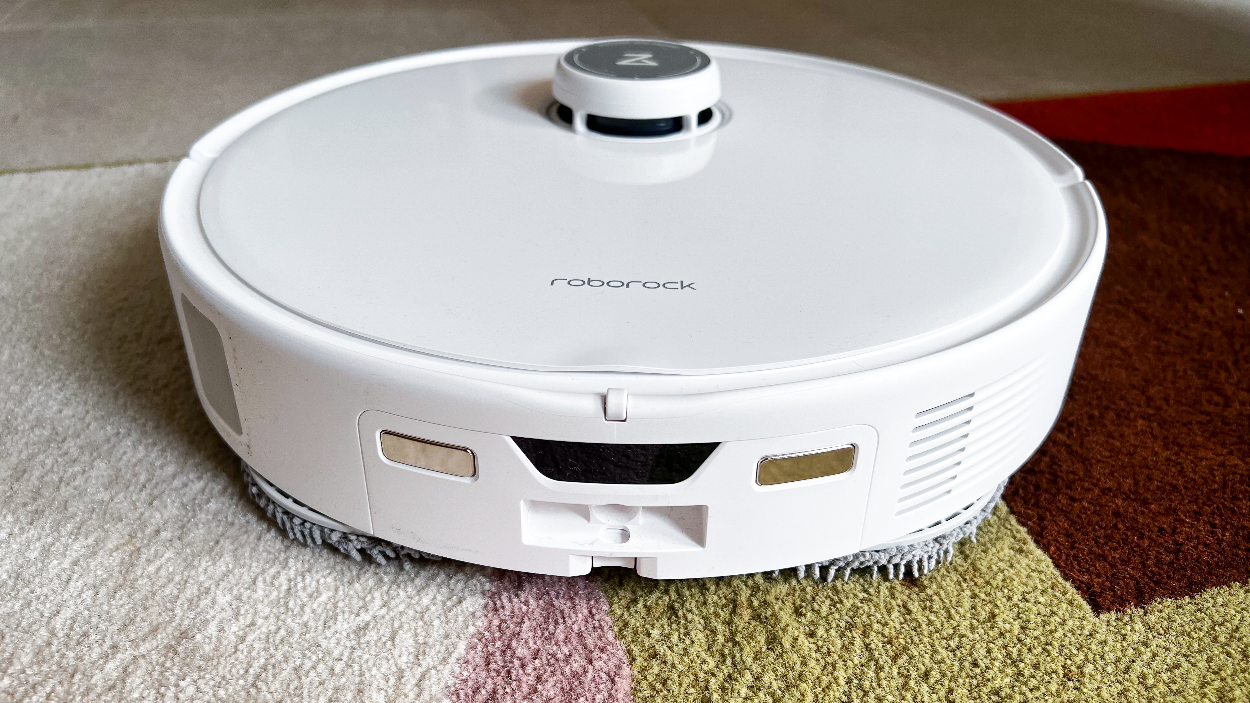 Roborock Qrevo Edge on a carpet