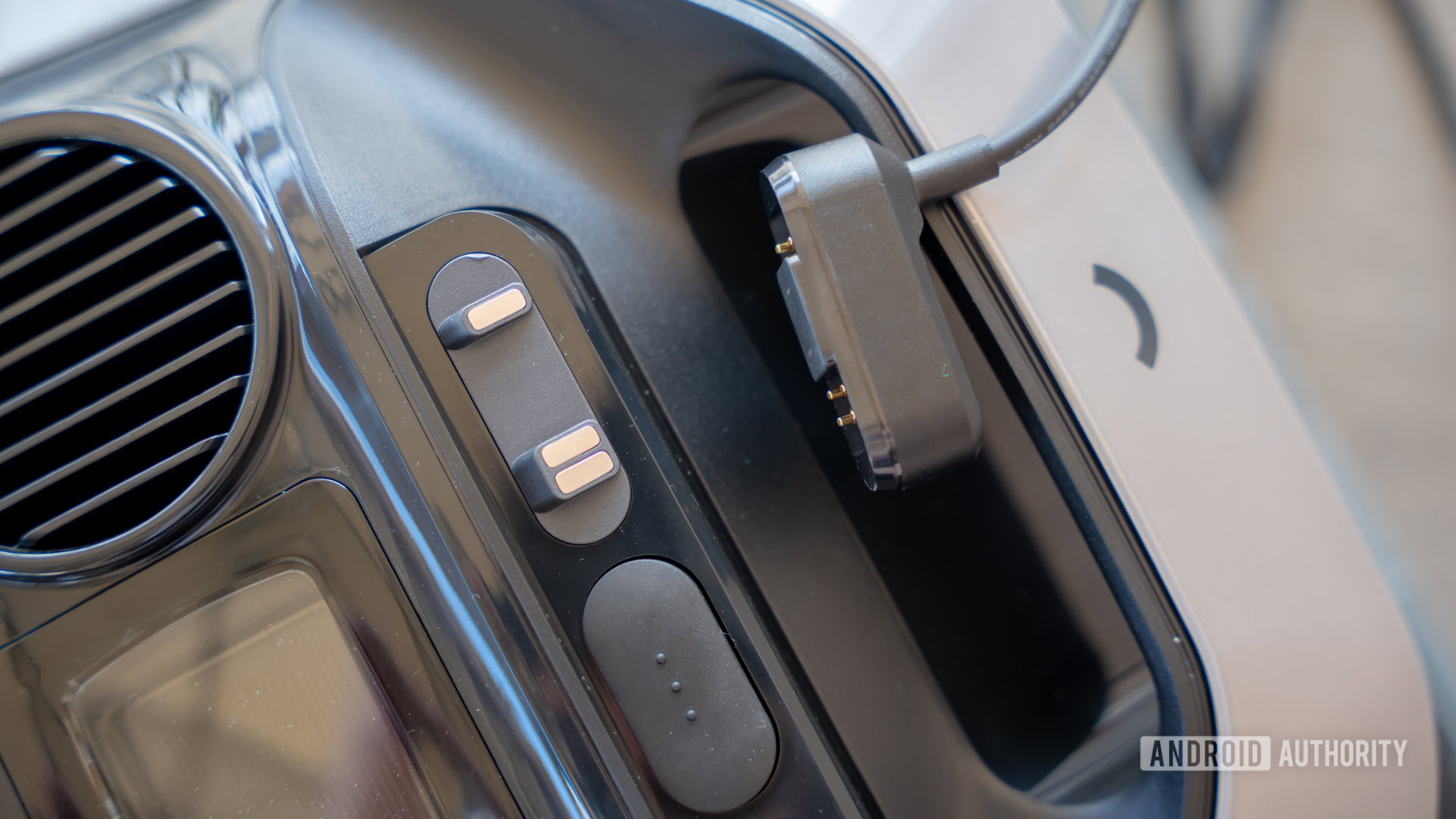 Dreame Z1 Pro charging port