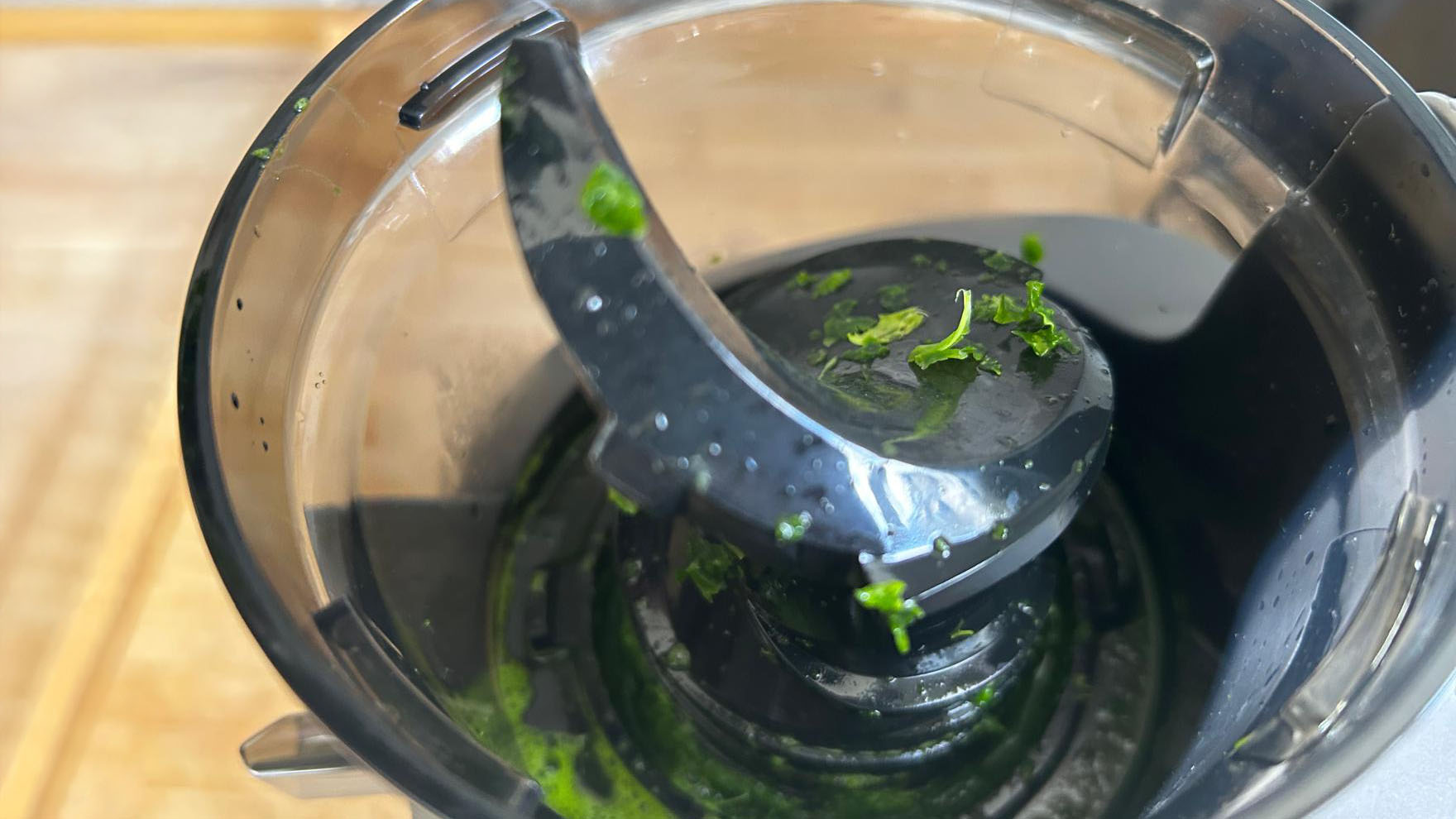Amzchef Slow Juicer SJ-036 auger after juicing kale