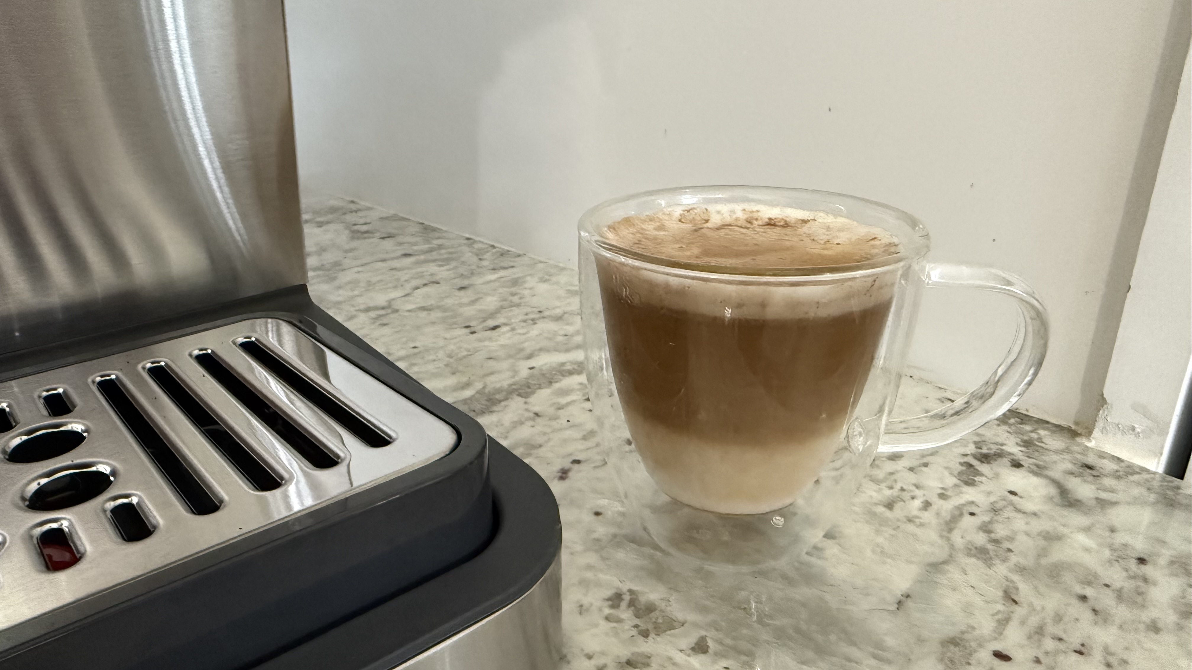 De'Longhi Linea Classic Espresso Machine in action