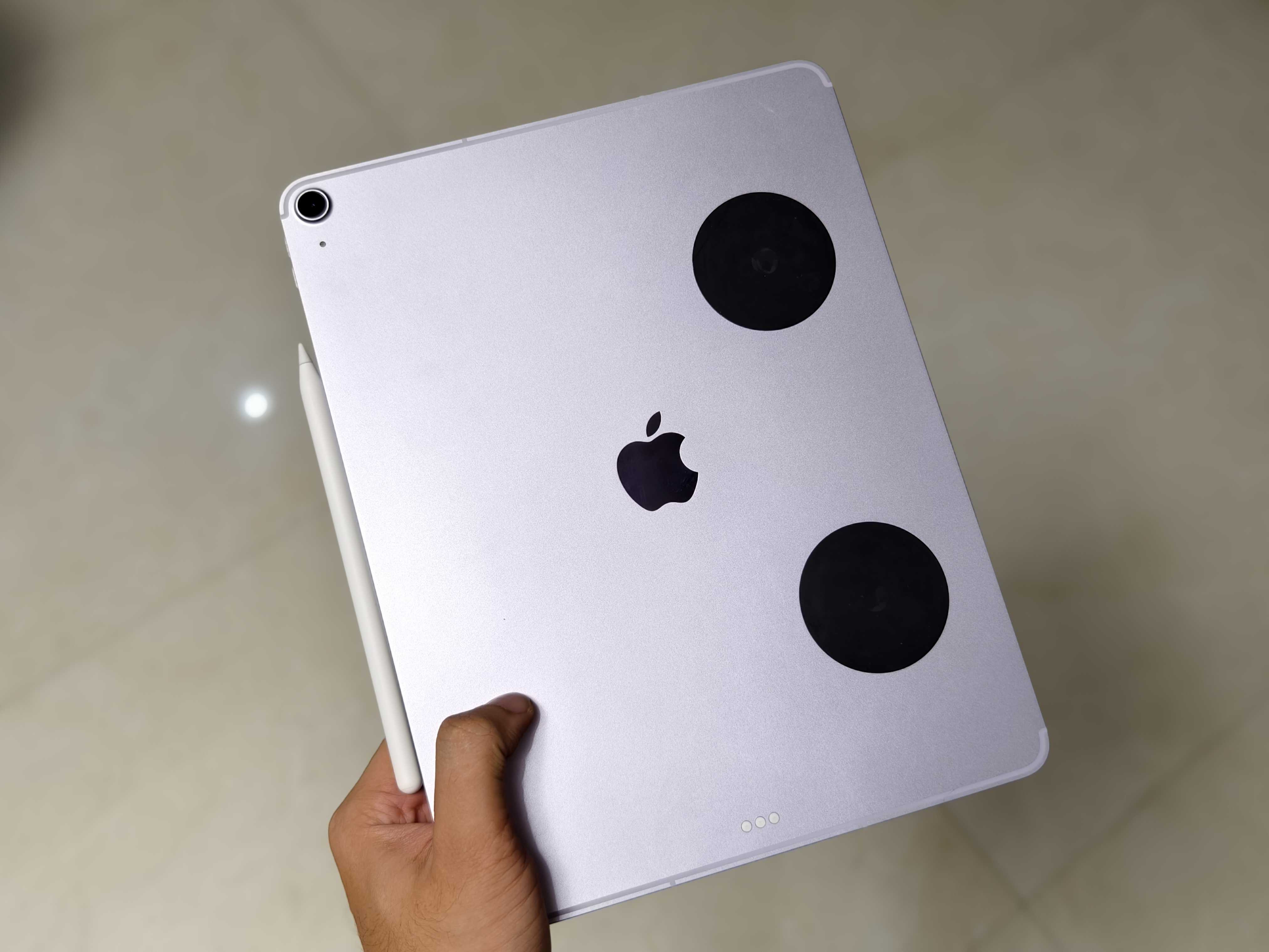 Rolling Square Edge Pro Core attached to iPad Air 2025.
