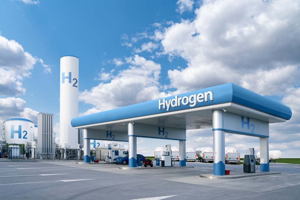 fuel,cell,car,at,the,hydrogen,filling,station.,concept.