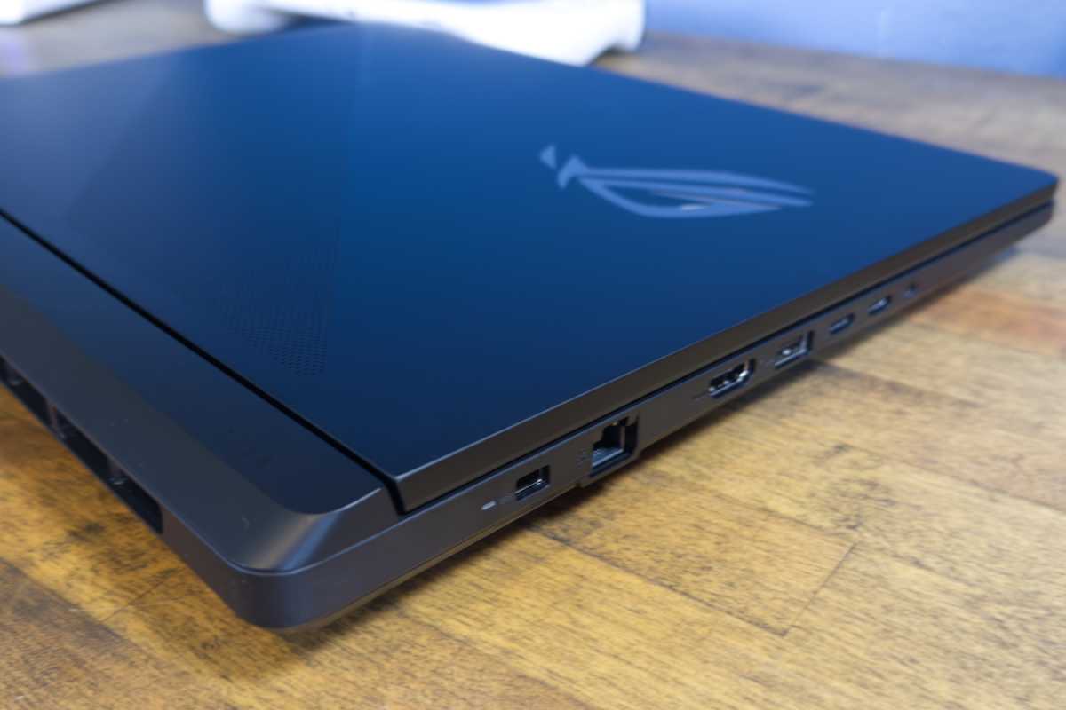 Asus ROG Strix Scar connectivity options