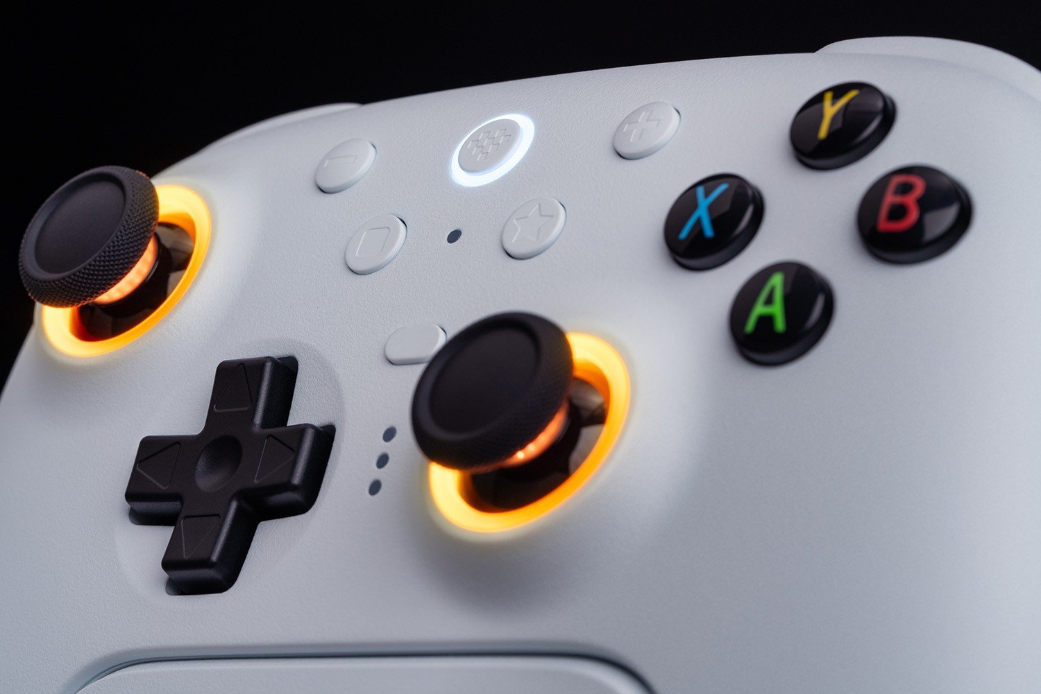 8BitDo Ultimate 2 Is an All-in-One Pick for Mobile and PC Gamers 14