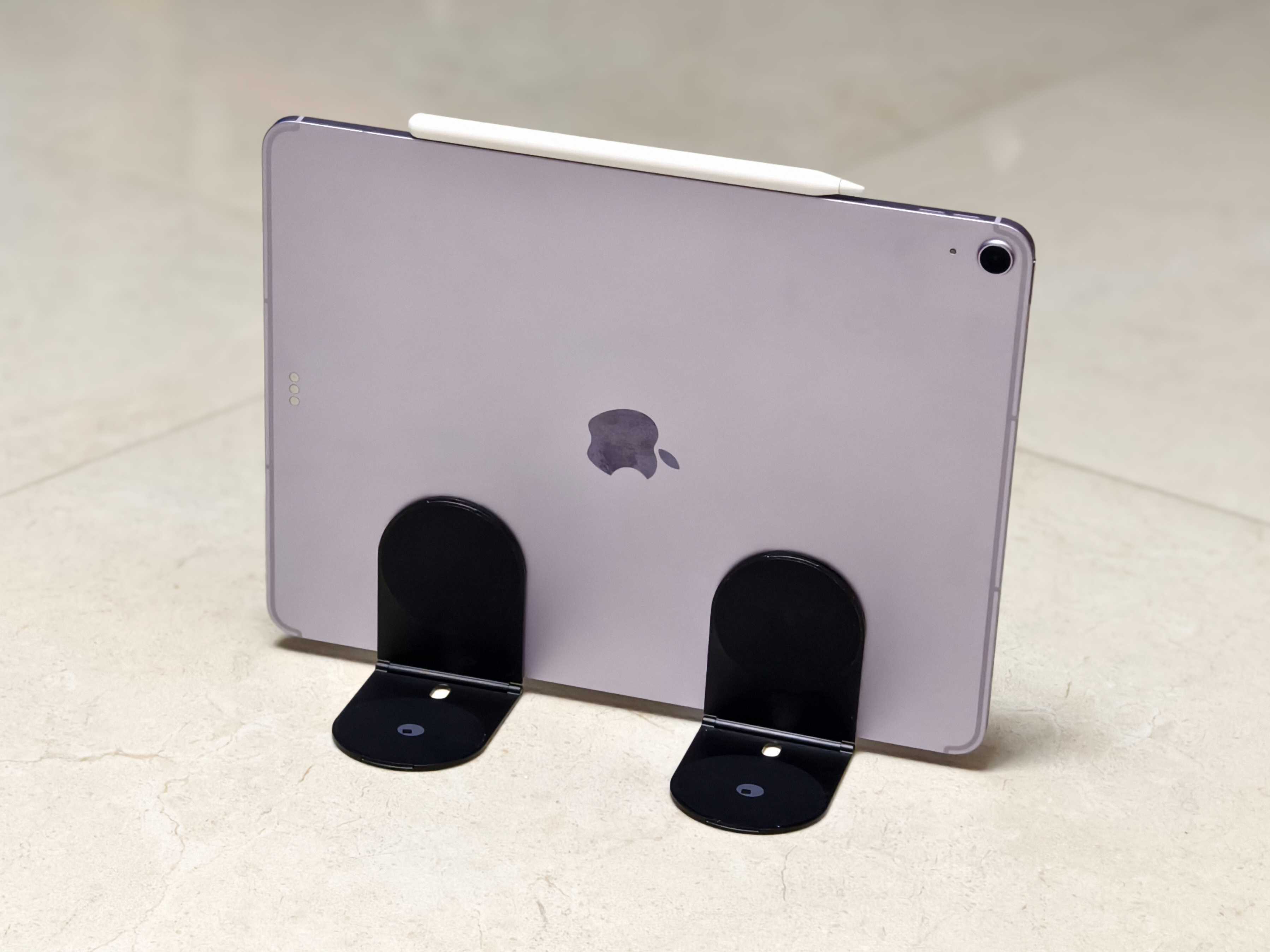 Rolling Square Edge Pro Core attached to iPad Air 2025.