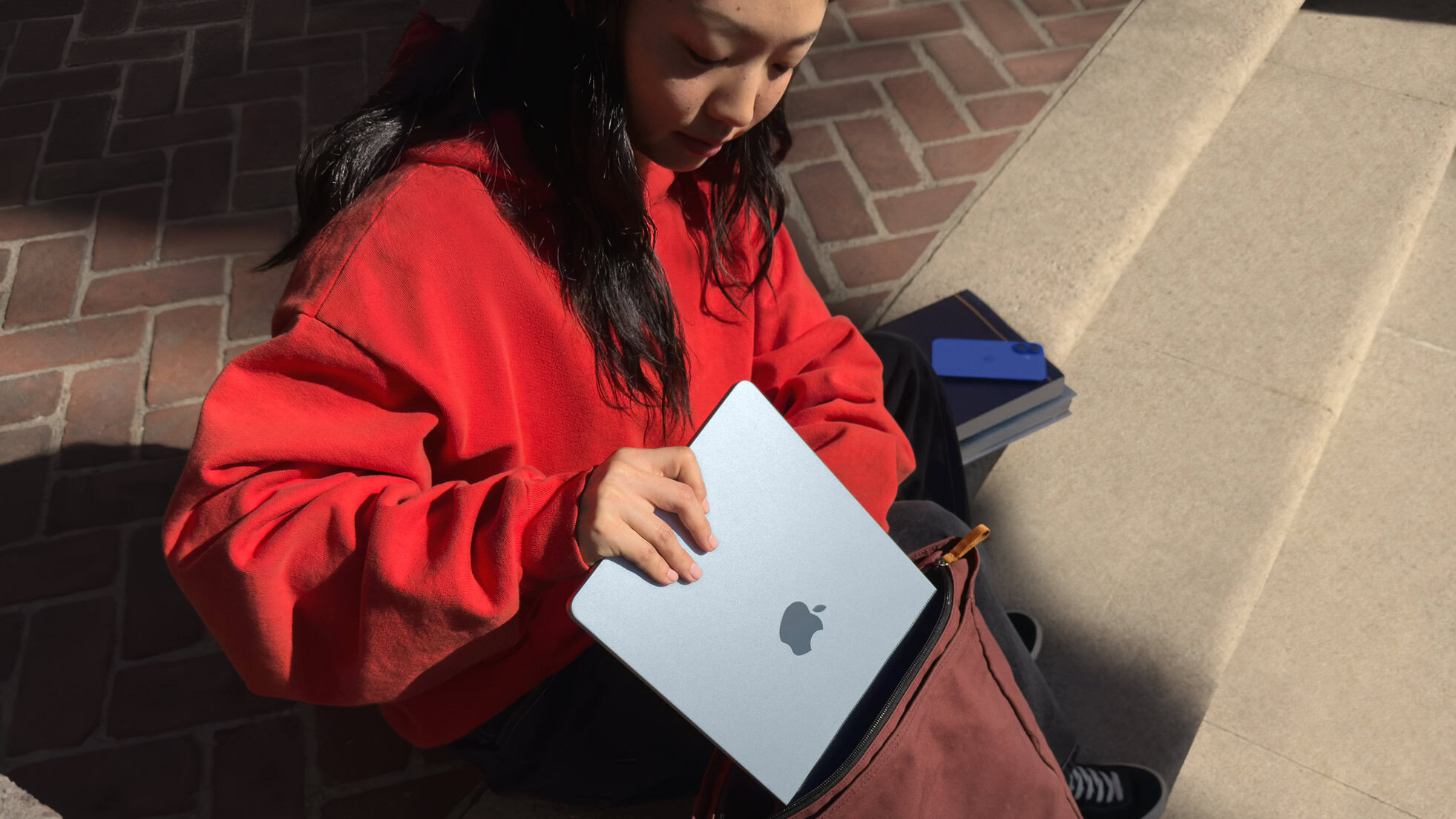 Apple MacBook Air M4 in bag Apple MacBook Air M4 in bag