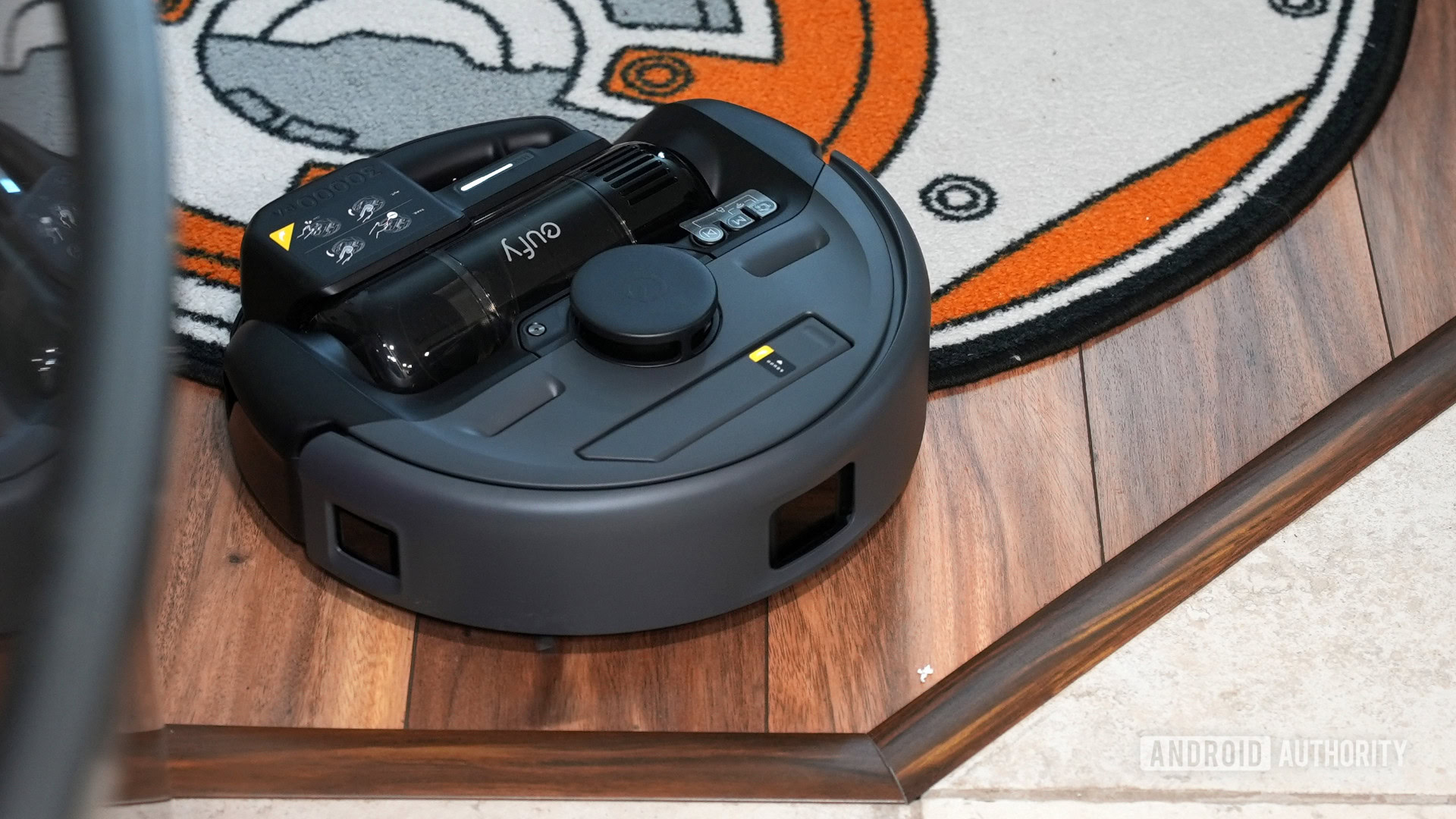 Anker eufy E20 on rug Anker eufy E20 on rug