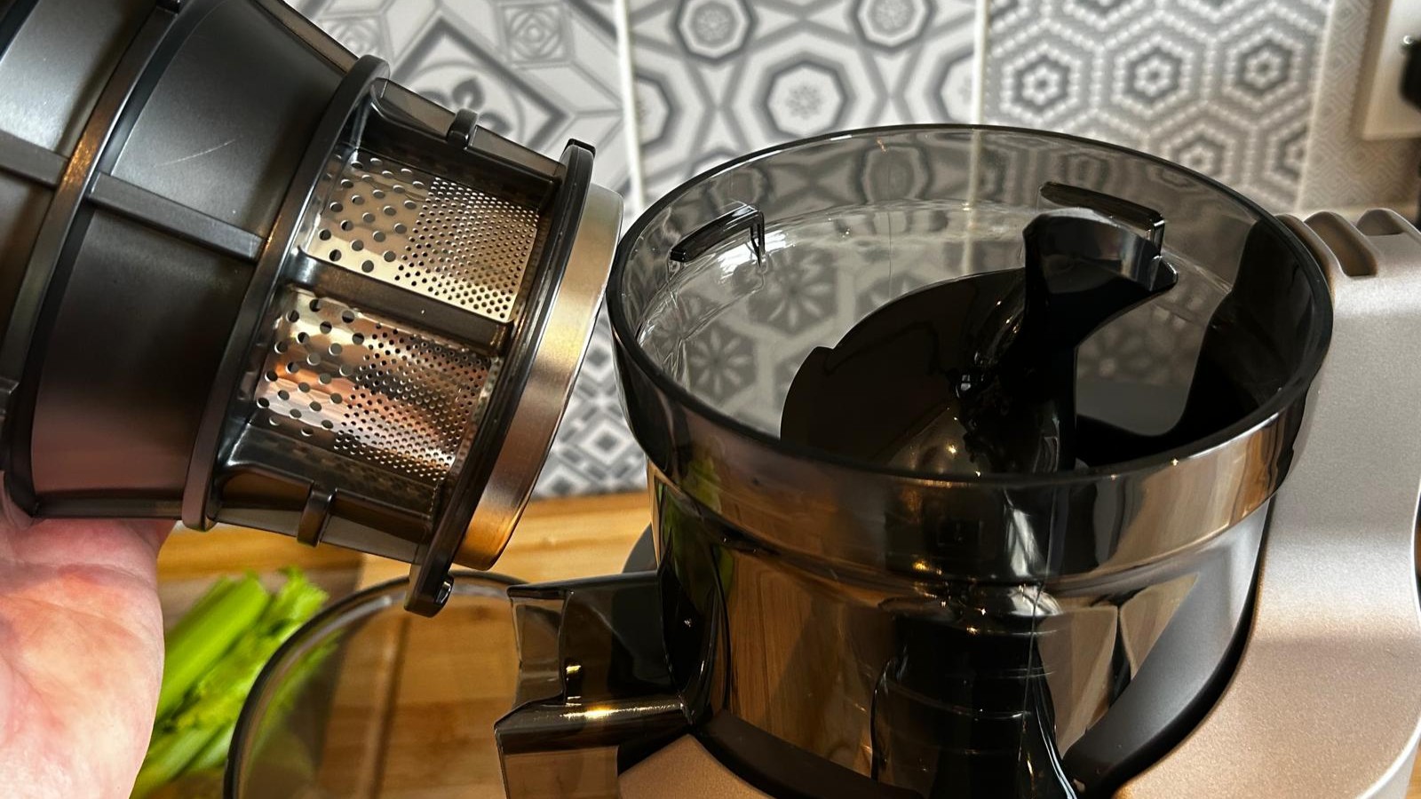 Interior of Amzchef Slow Juicer SJ-036