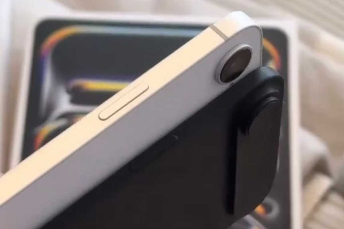 iphone 16e next to an leaked iPhone 17 Air