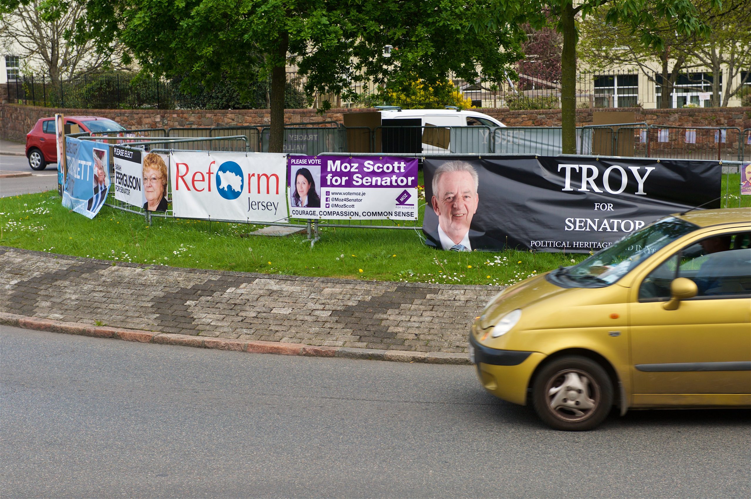 Campaign posters could be allowed on roads without licence under proposed law change 
