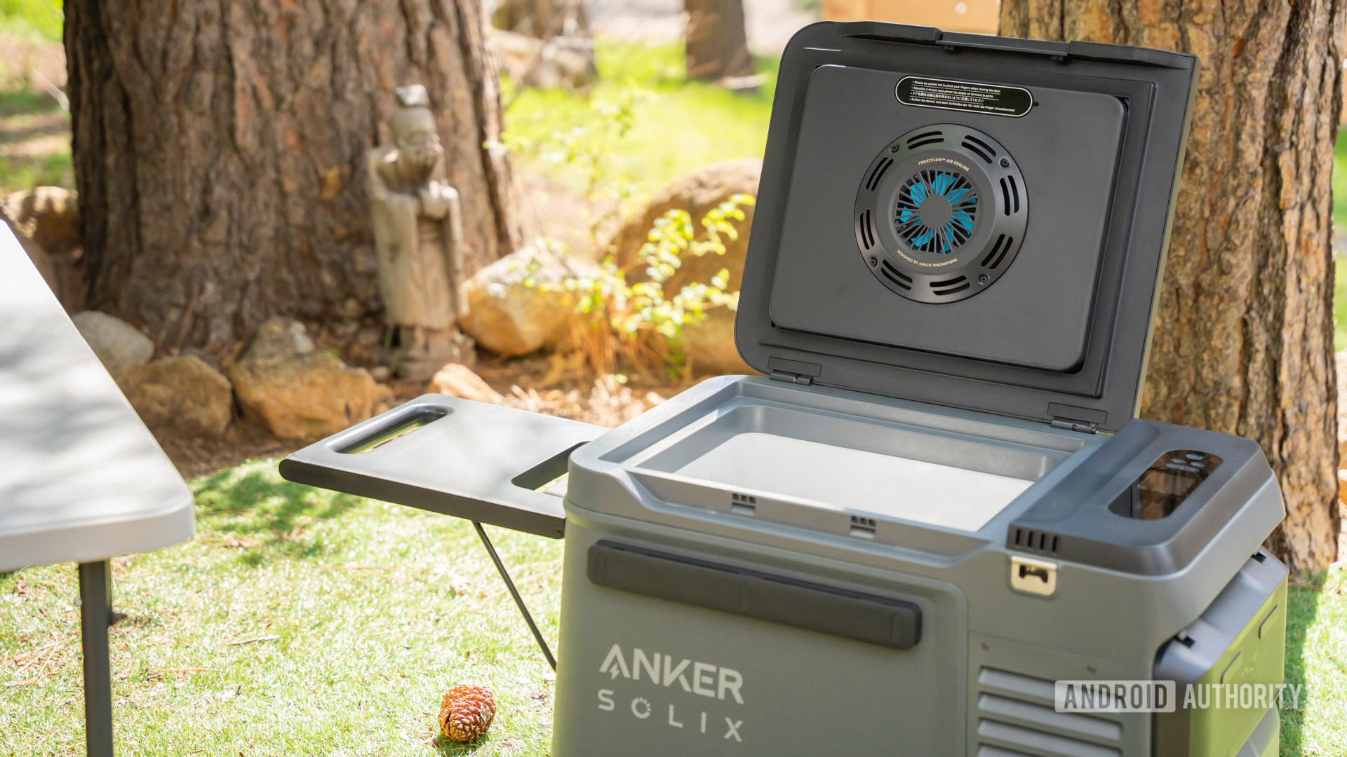 Anker SOLIX EverFrost 2 40L with lid open Anker SOLIX EverFrost 2 40L with lid open