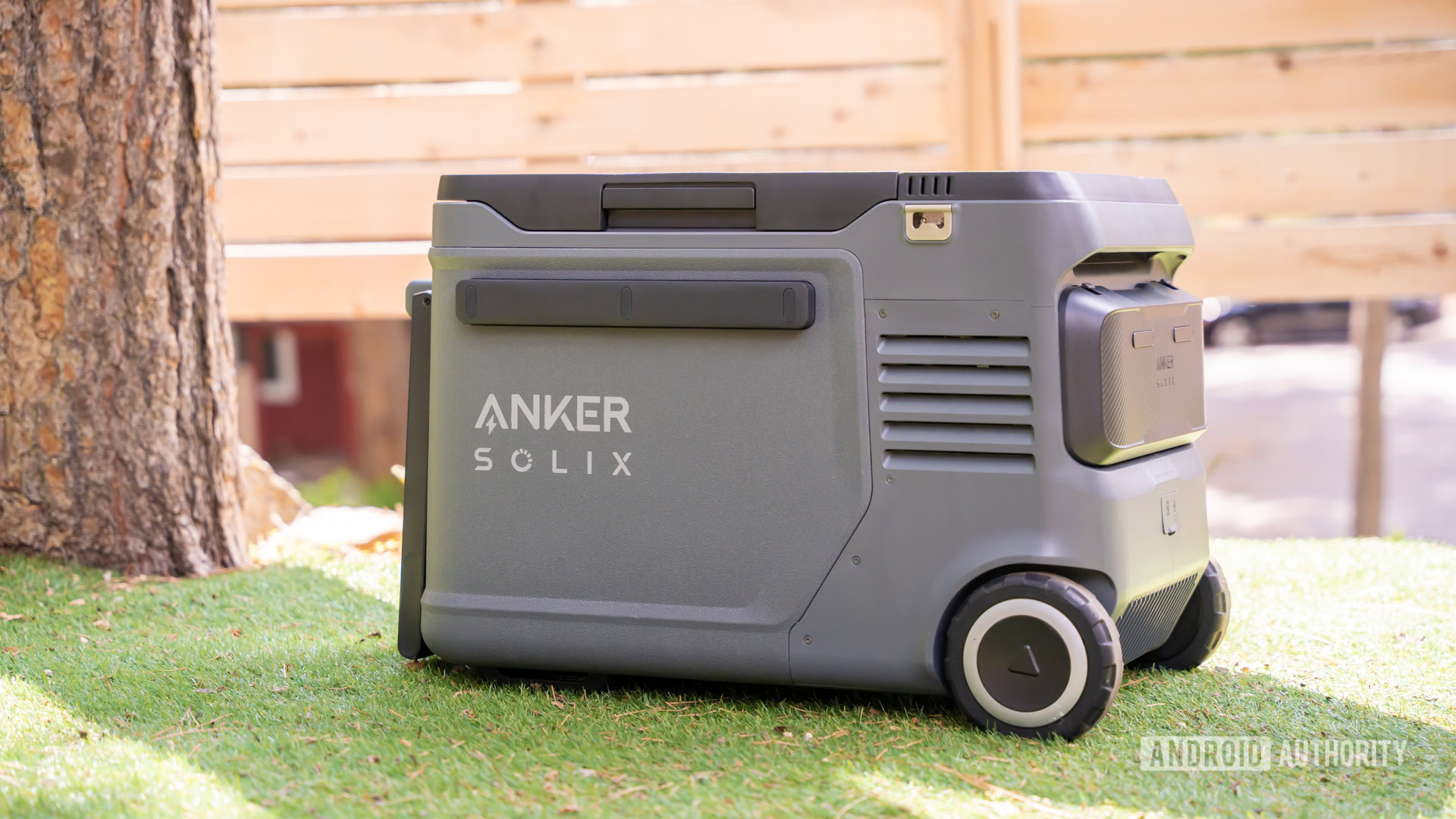 Anker SOLIX EverFrost 2 40L outdoors 1 Anker SOLIX EverFrost 2 40L outdoors 1