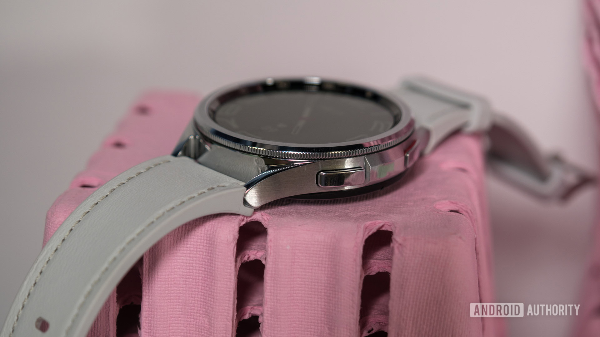 Samsung Galaxy Watch 6 Classic bezel and buttons A Samsung Galaxy Watch 6 Classic rests on a carton, highlighting the device's bezel.