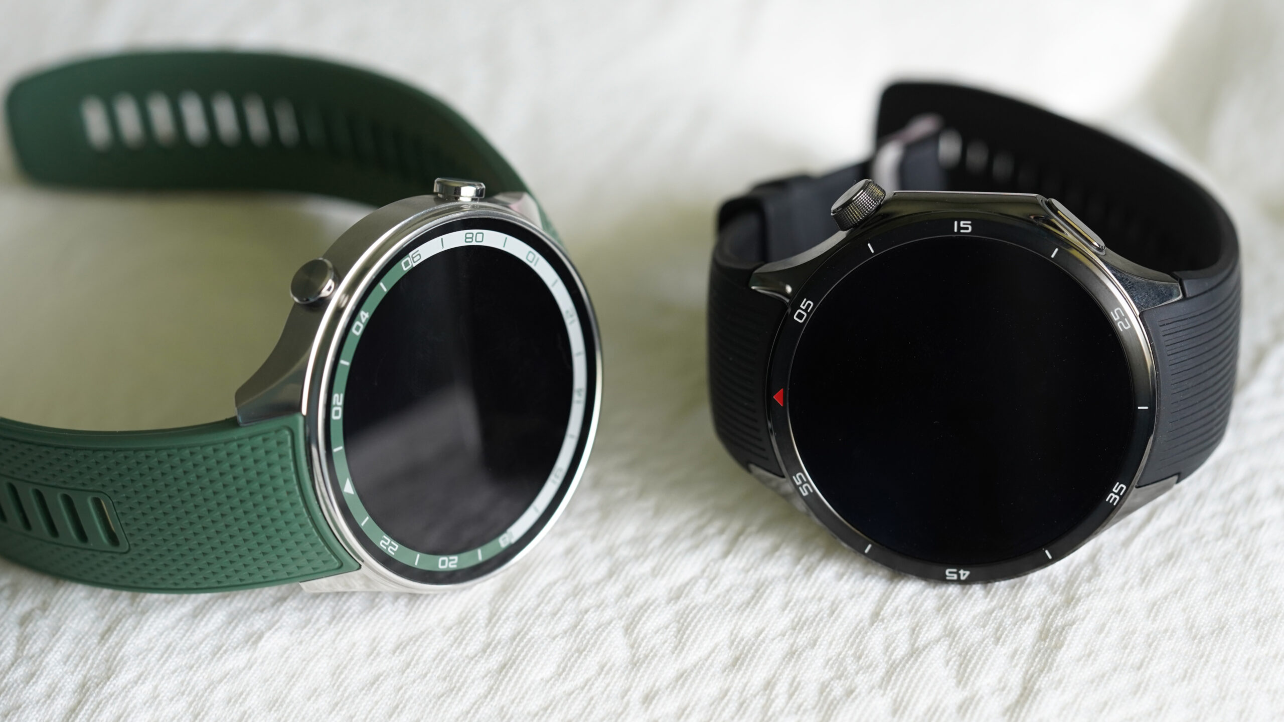 OnePlus Watch 2R vs 3 A OnePlus Watch 2R rests alongside a Watch 3.
