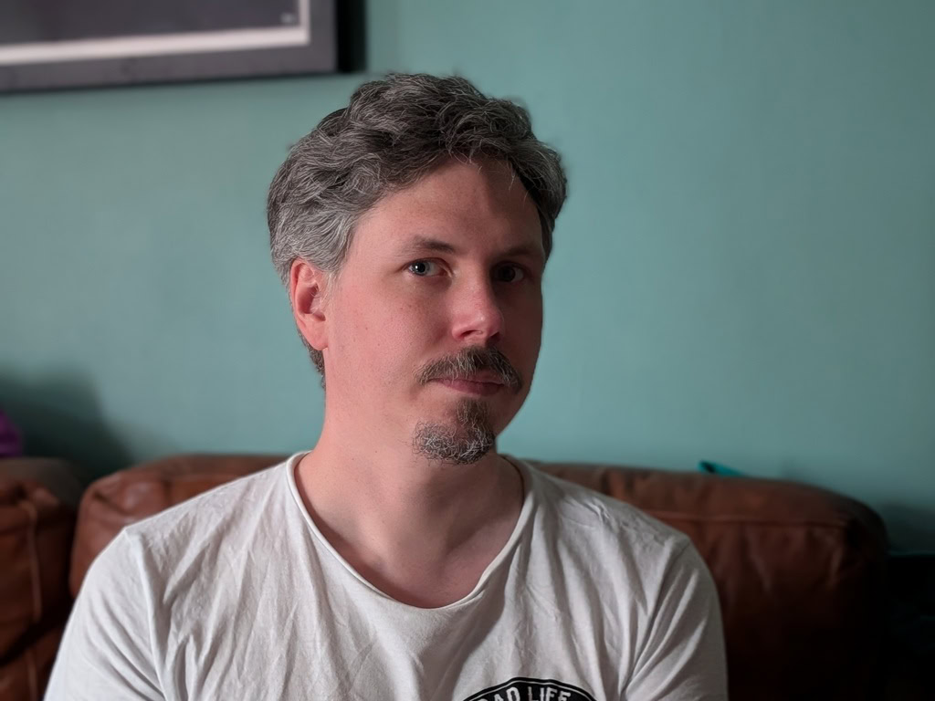 Pixel 9 Pro XL portrait low light
