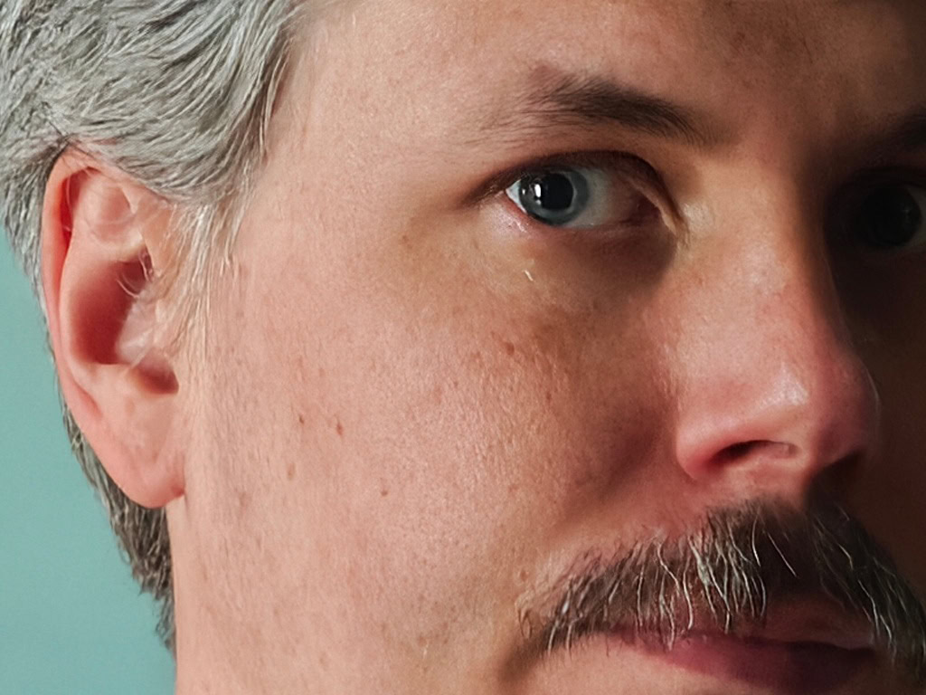 Xiaomi 15 Ultra portrait low light crop