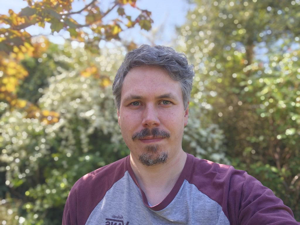 Xiaomi 15 Ultra outdoor selfie