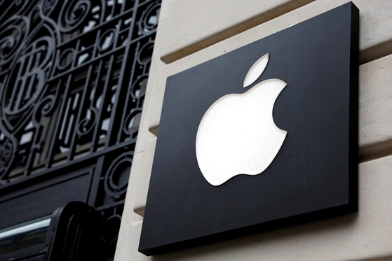 View of an Apple logo at an Apple store in Paris, France, April 23, 2025. [REUTERS/YONHAP]