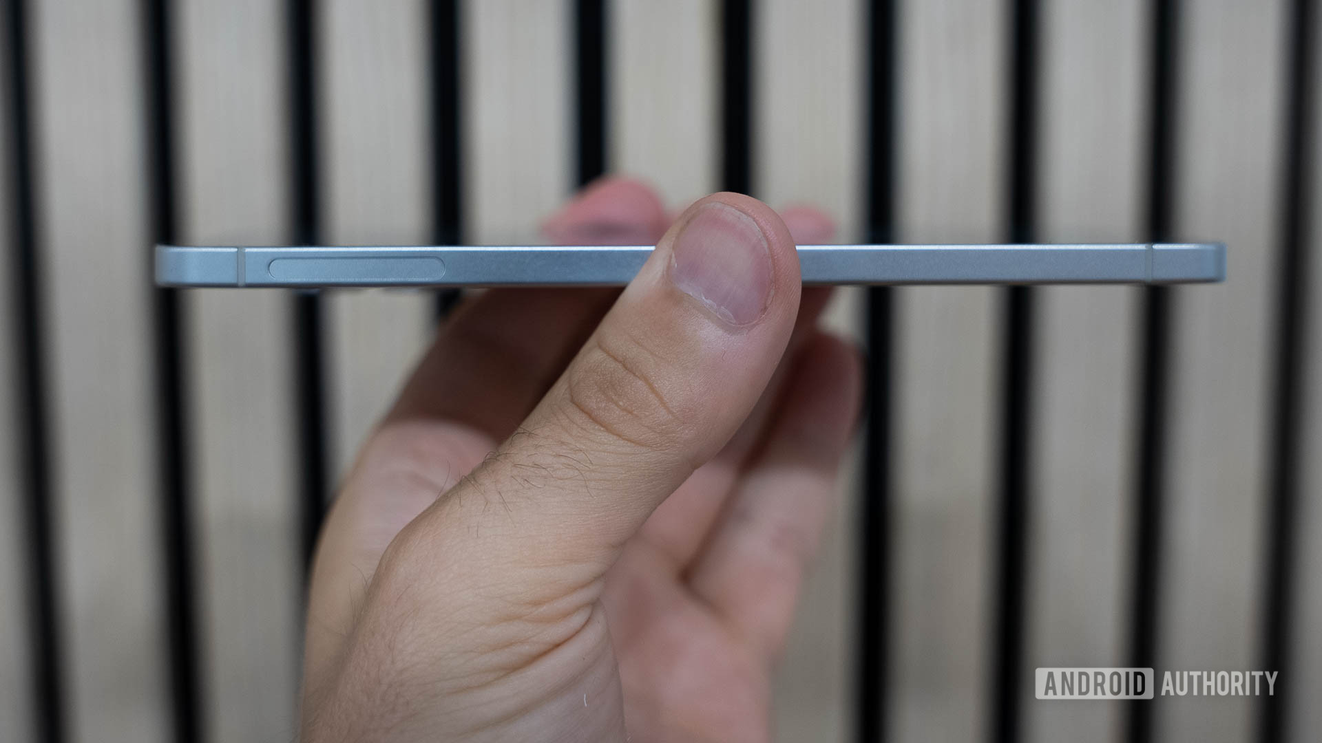 Samsung Galaxy S25 Edge Thickness Shown in Hand Samsung Galaxy S25 Edge Thickness Shown in Hand