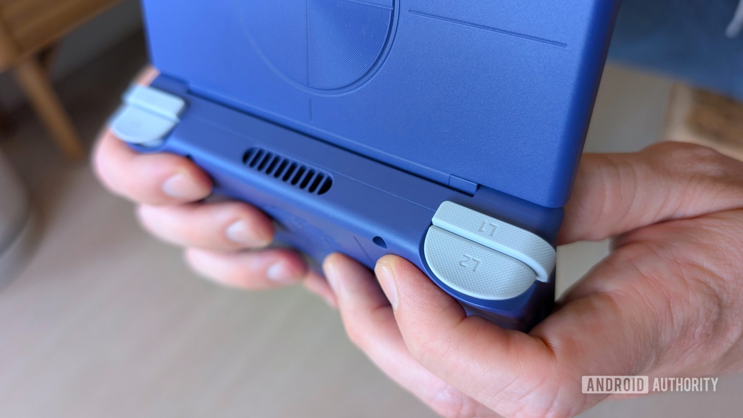 Retroid Pocket Flip 2 in hands triggers Retroid Pocket Flip 2 in hands triggers