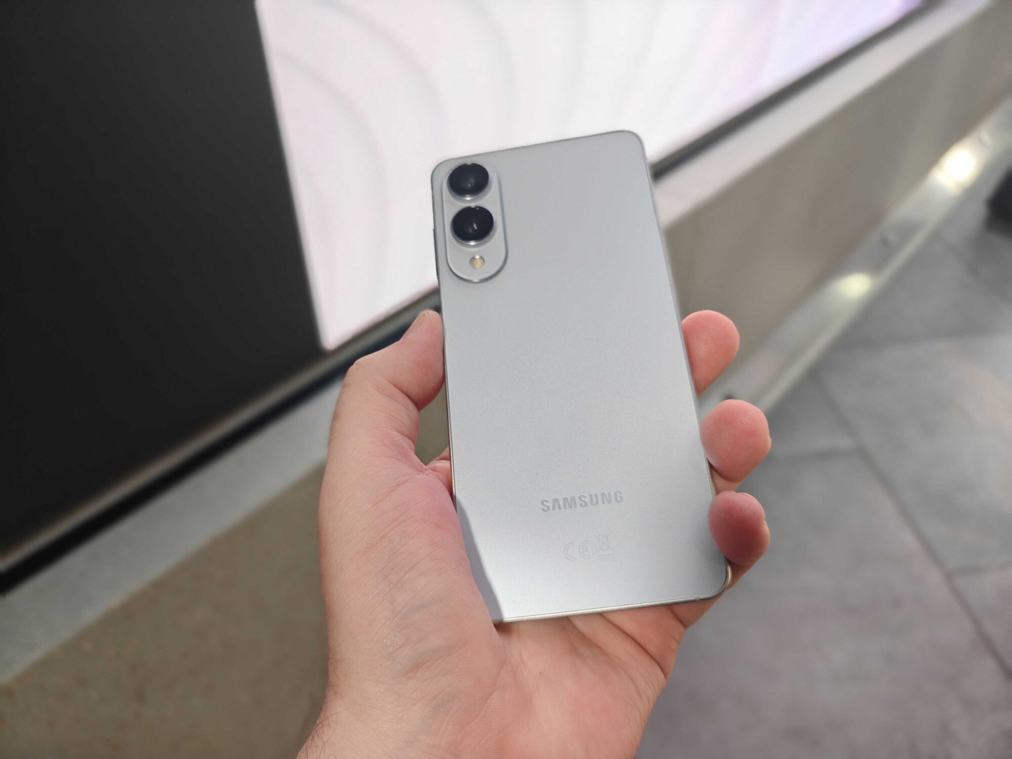 Slim Is in Style Again? Samsung Unveils the Galaxy S25 Edge 7