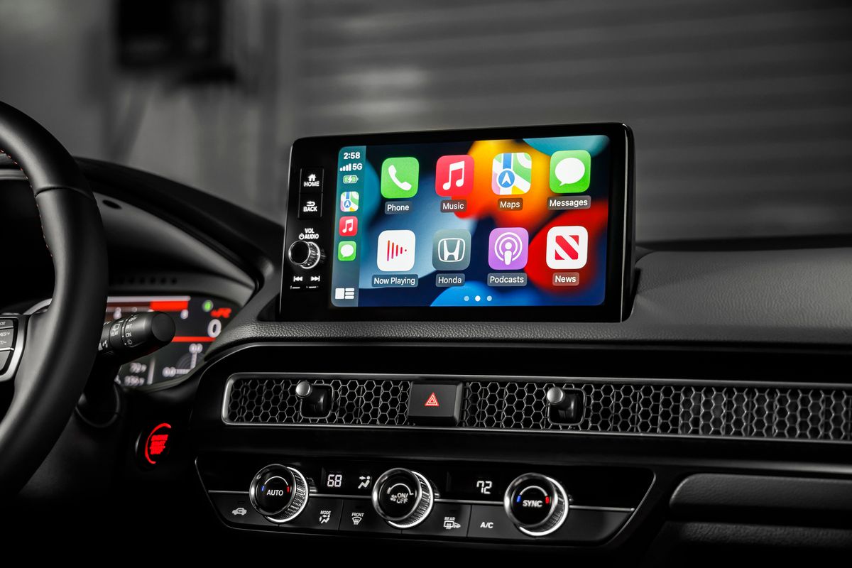 2023 Honda Civic Type-R infotainment screen displaying Apple CarPlay.