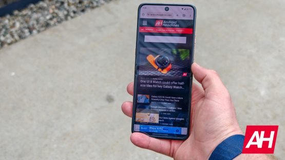 Motorola razr ultra 2025 review AM AH 10