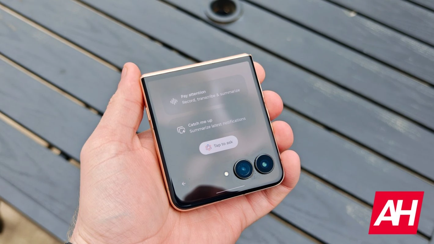 Motorola razr ultra 2025 review AM AH 18