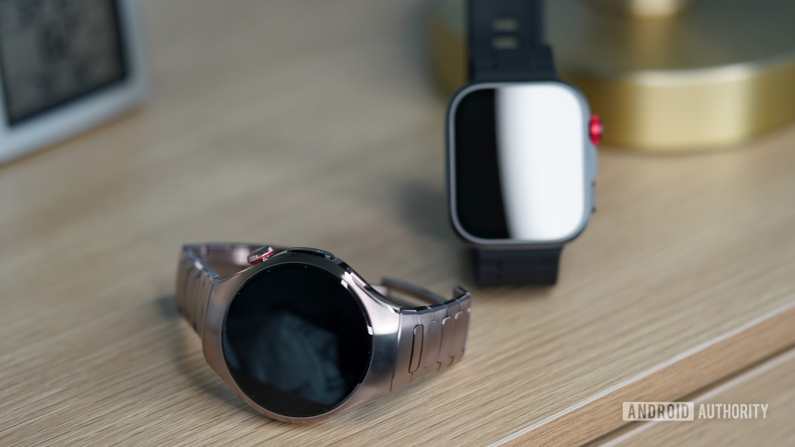 Hauwei Watch 5 Fit 4 A Hauwei Watch 5 rests alongside a Watch Fit 4 Series device.
