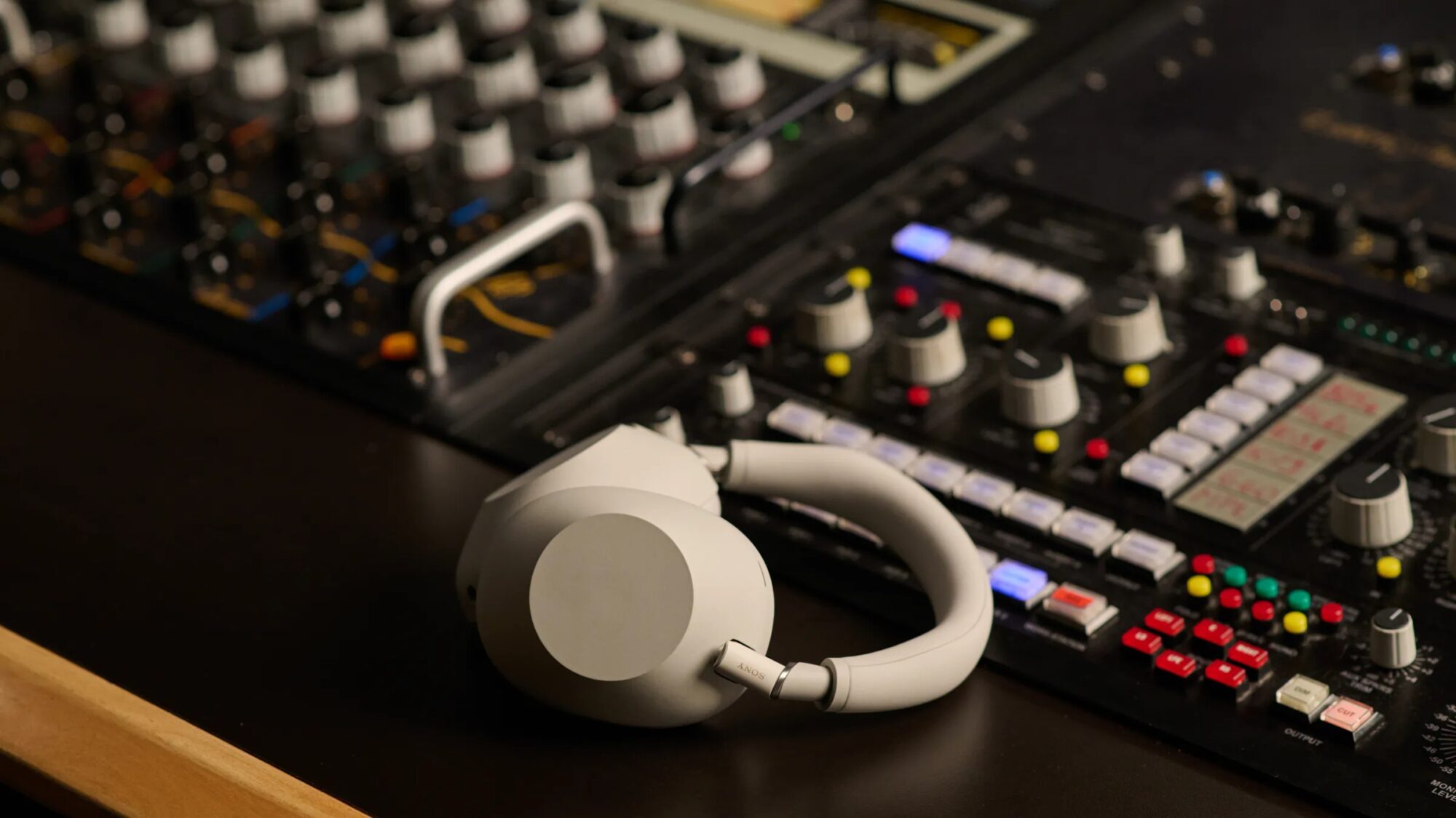 The Best Consumer Headphones Ever? Sony Unveils the WH-1000XM6 9