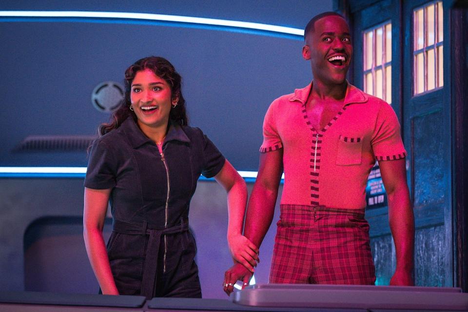 Still from Doctor Who, Series Two, Episode Six: “The Interstellar Song Contest”