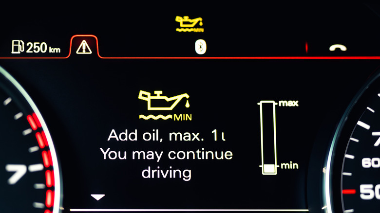 A digital screen displaying a vehicle's oil level.