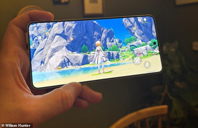 The S25 Edge was able to run the graphically intense game Genshin Impact at 60fps on maximum graphics settings while looking smooth and crisp