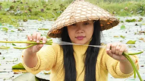 Bijayshanti Tongbram Bijayshanti Tongbram shows the fibres in a lotus stem