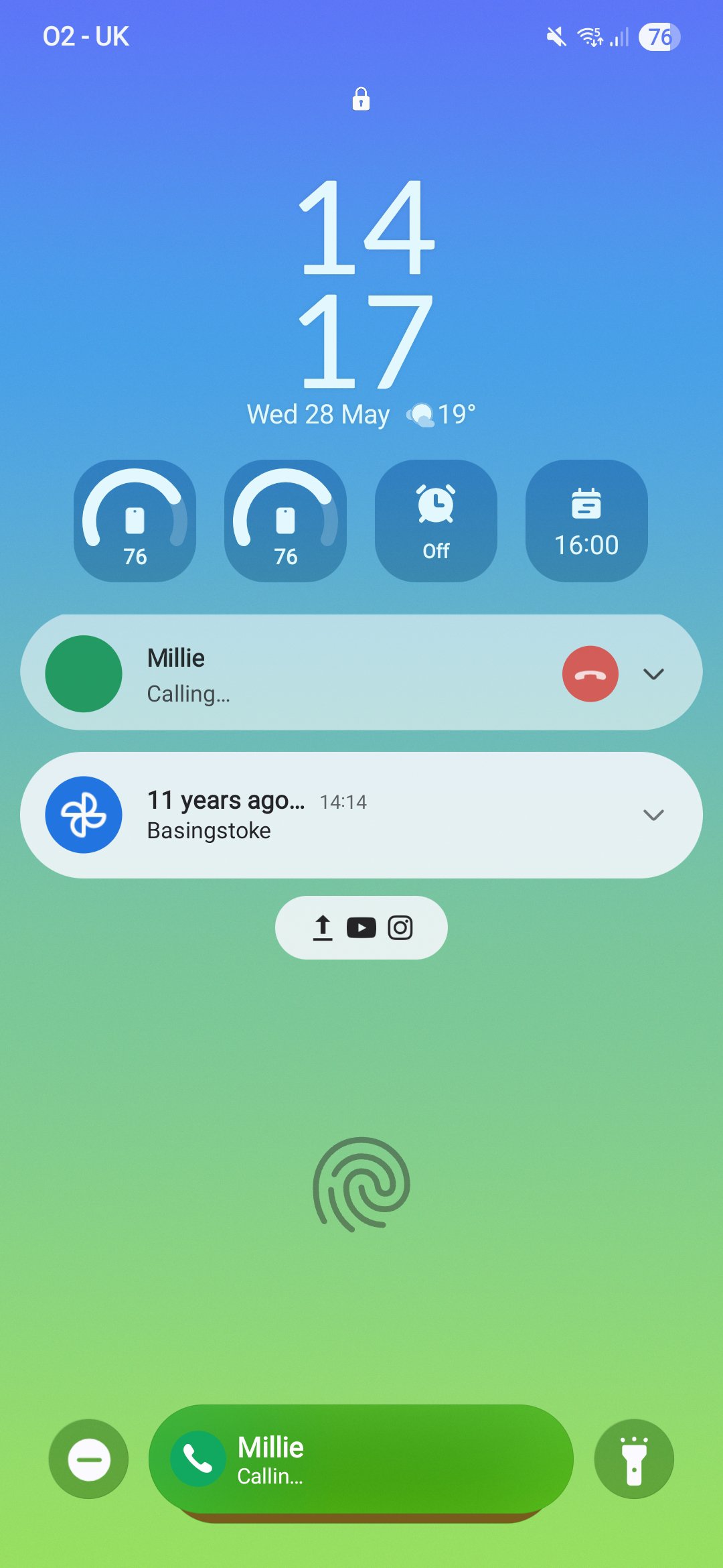 A screenshot of the Now Bar in One UI 8