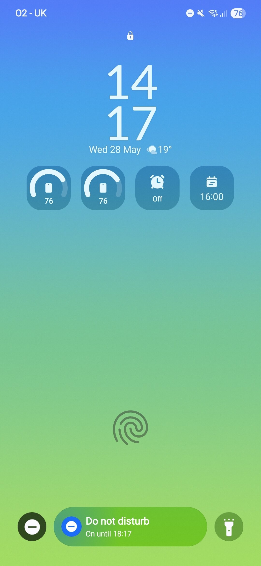 A screenshot of the Now Bar in One UI 8