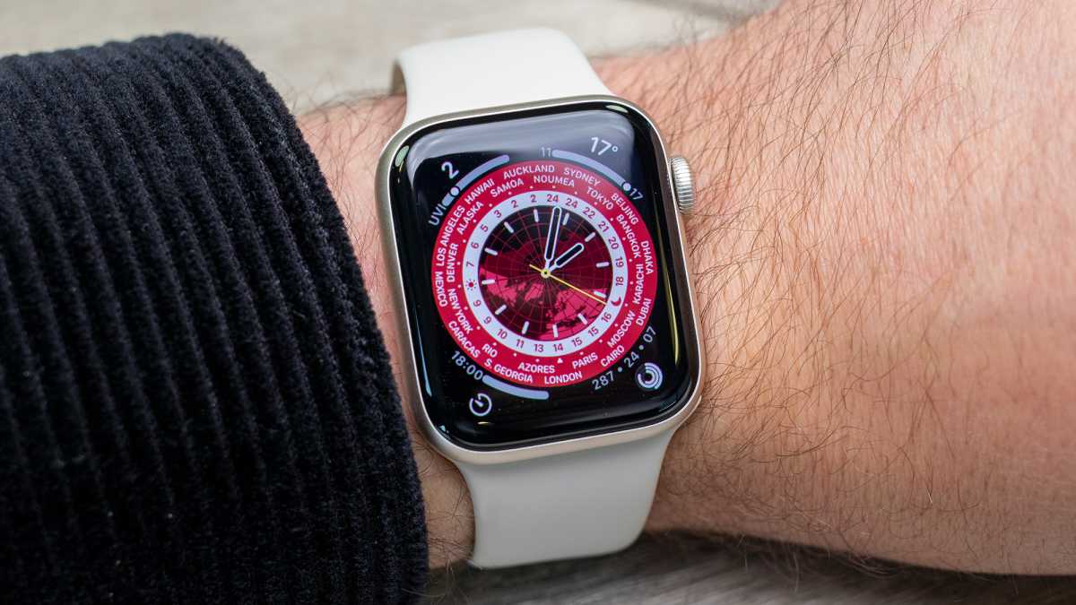 A watch face on an Apple Watch SE 2022