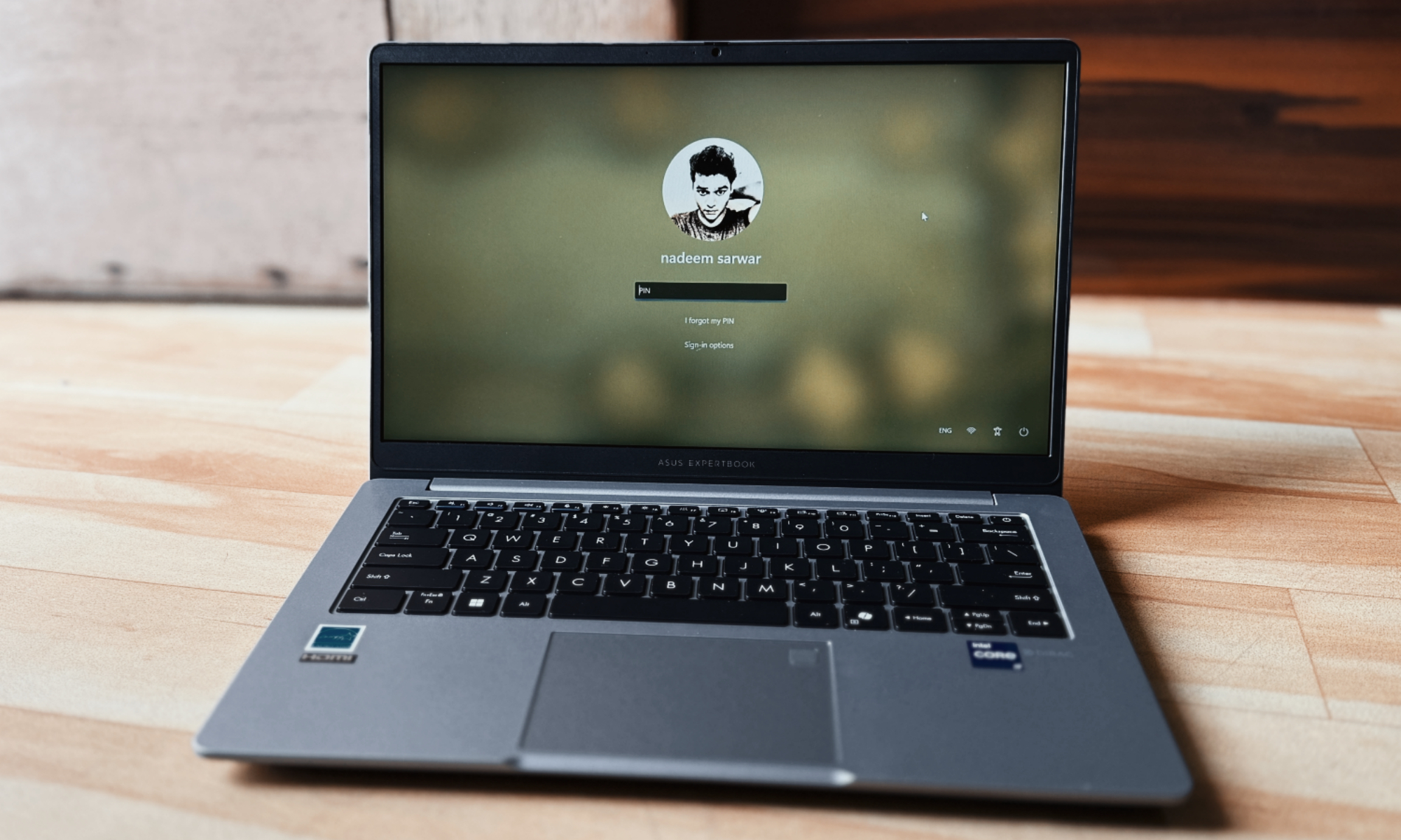 Lock screen on the Asus ExpertBook P1.