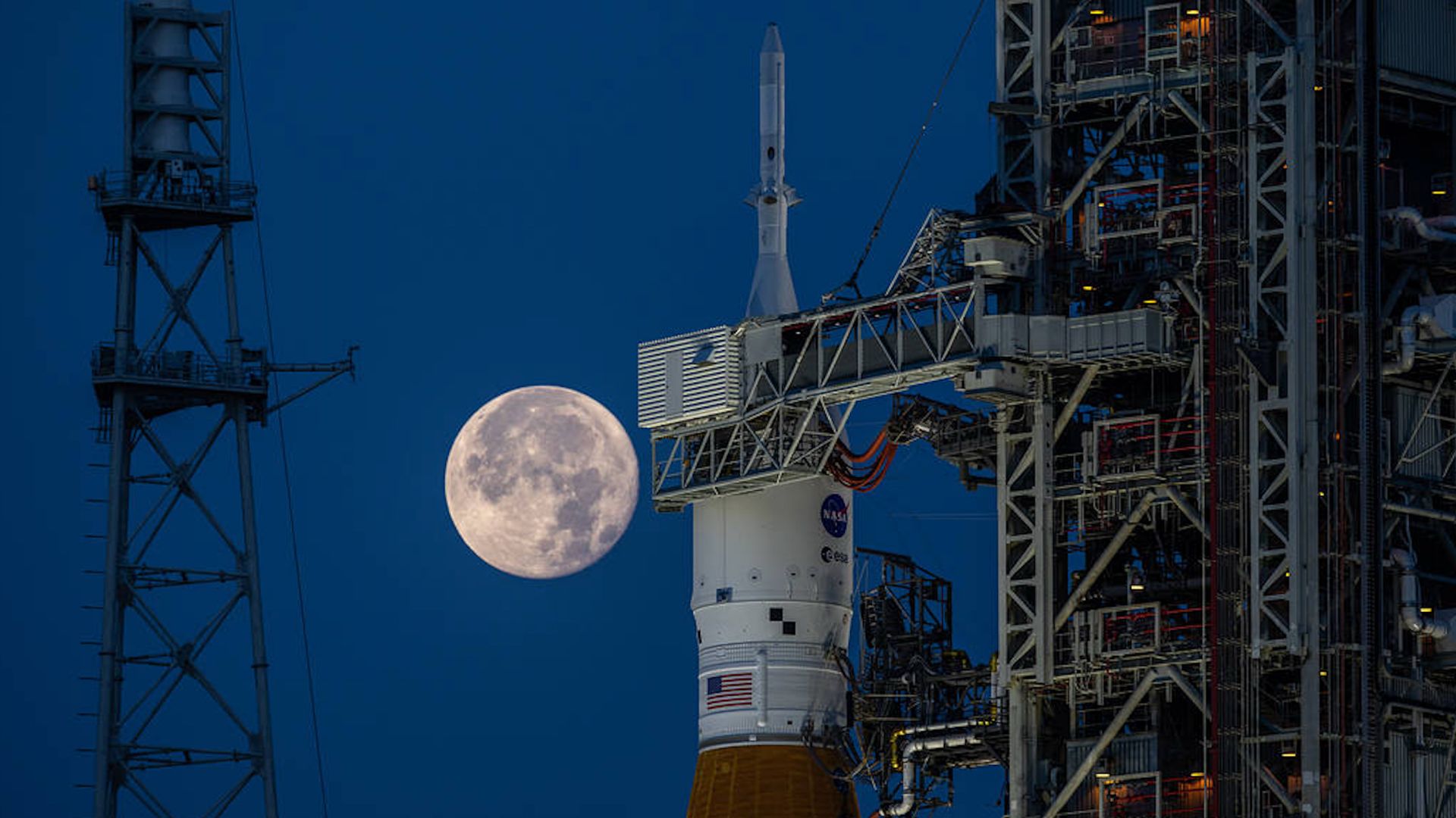 Moon visible behind the NASA Artemis I SLS launch vehicle.